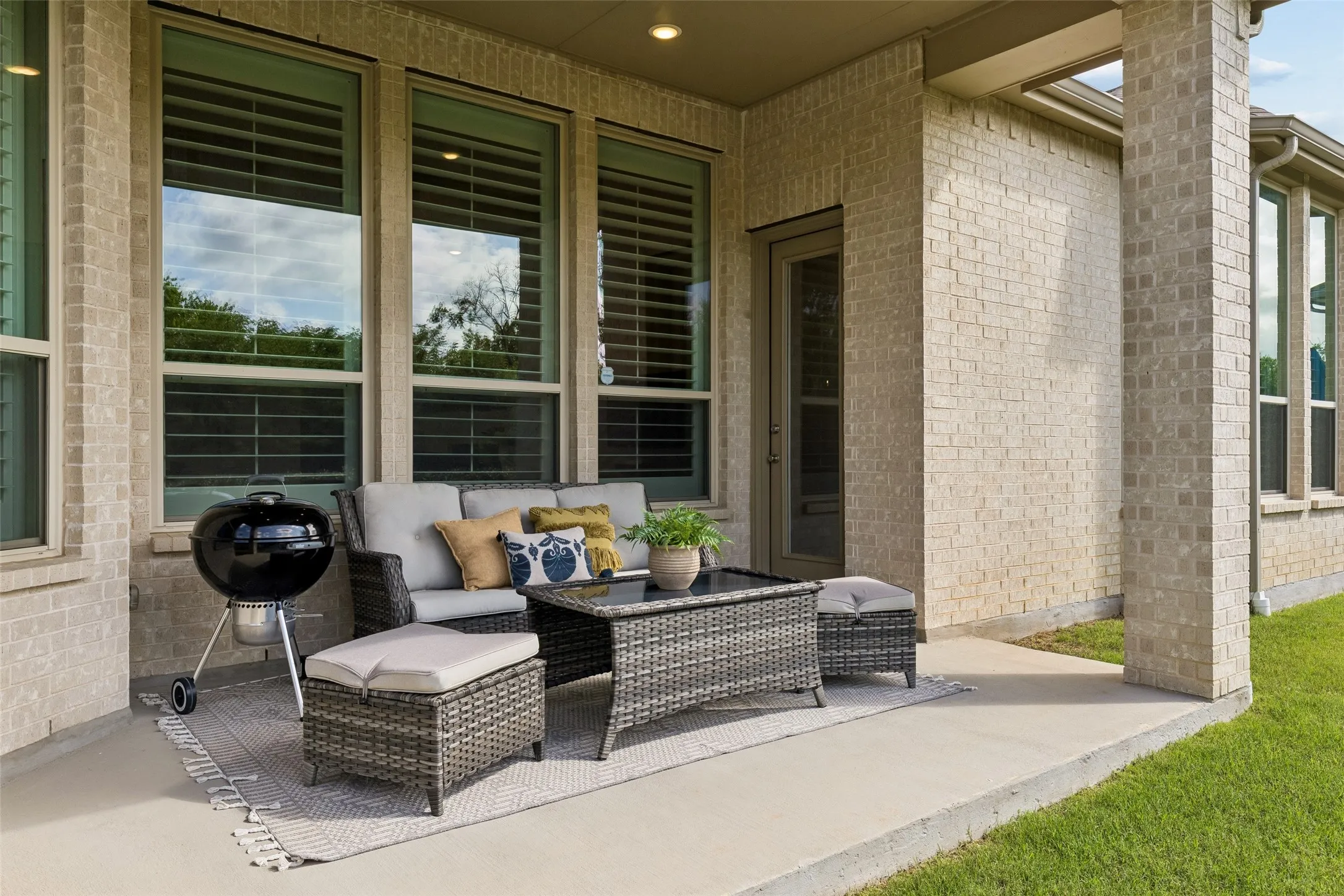 Single Family Residence For Sale in Denton County , 1104 Bluestem Drive, Aubrey, Texas 76227, 3 Bedroom, 4 Bathroom, 3 Garage spaces, 2,720 Sqft, built in 2020, mls#21299940, Real Estate Agent in Aubrey, Homes For Sale in Denton county, Homes For Sale in Aubrey, Realtor in Aubrey Texas, Real Estate Brokerage Independent Realty Texas, Luminita Cordes Realtor
