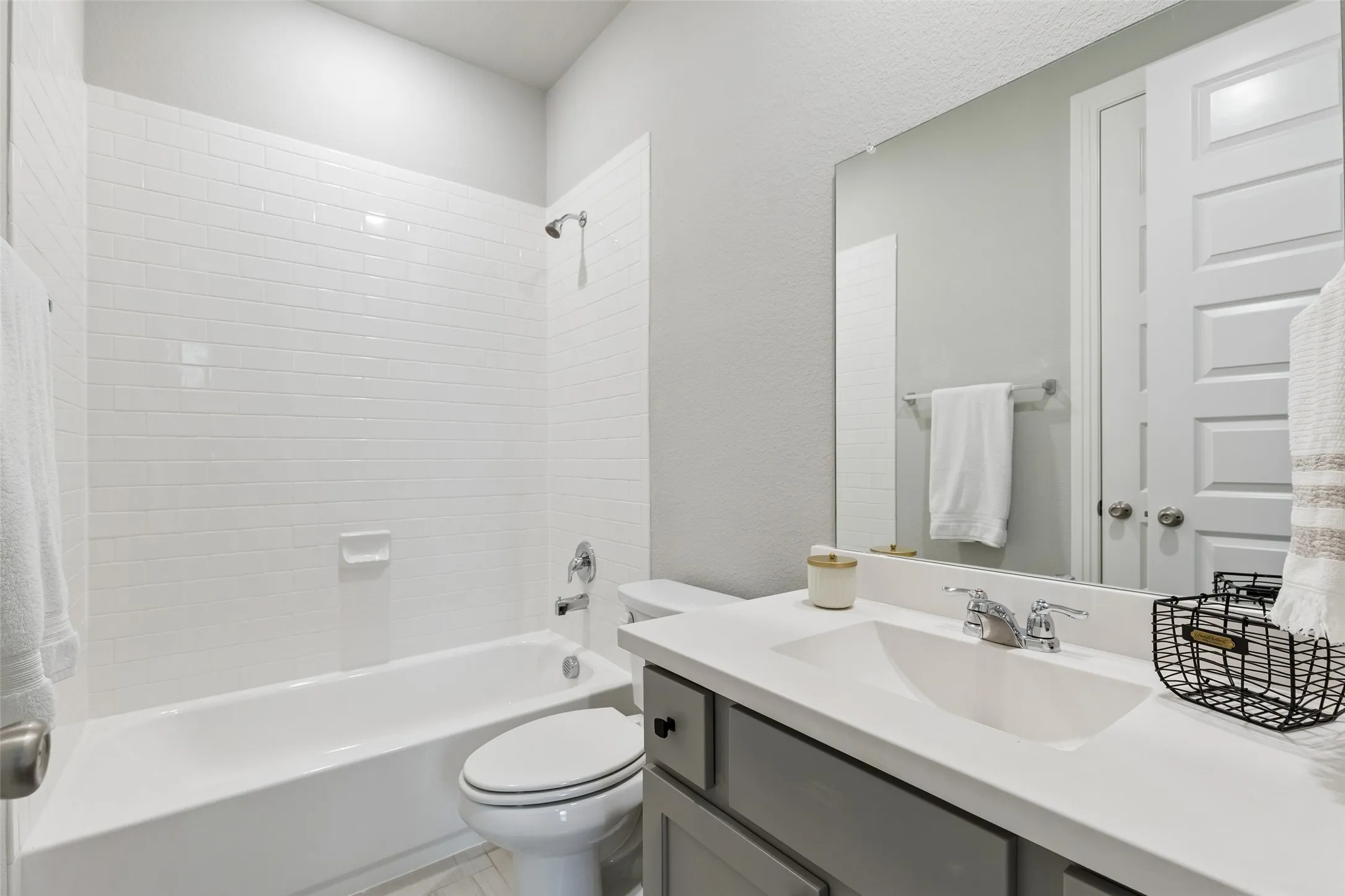 Single Family Residence For Sale in Denton County , 1104 Bluestem Drive, Aubrey, Texas 76227, 3 Bedroom, 4 Bathroom, 3 Garage spaces, 2,720 Sqft, built in 2020, mls#21299940, Real Estate Agent in Aubrey, Homes For Sale in Denton county, Homes For Sale in Aubrey, Realtor in Aubrey Texas, Real Estate Brokerage Independent Realty Texas, Luminita Cordes Realtor