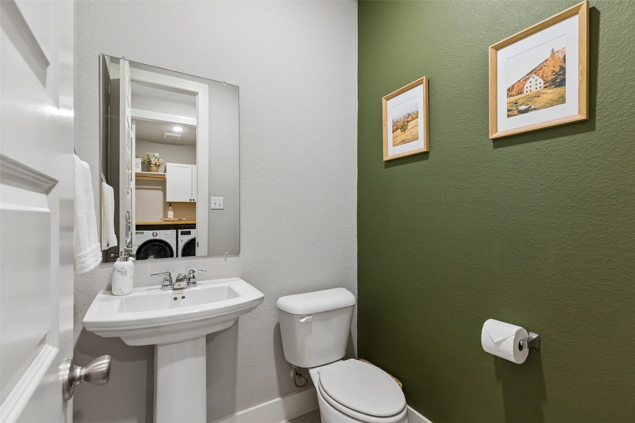 Single Family Residence For Sale in Denton County , 1104 Bluestem Drive, Aubrey, Texas 76227, 3 Bedroom, 4 Bathroom, 3 Garage spaces, 2,720 Sqft, built in 2020, mls#21299940, Real Estate Agent in Aubrey, Homes For Sale in Denton county, Homes For Sale in Aubrey, Realtor in Aubrey Texas, Real Estate Brokerage Independent Realty Texas, Luminita Cordes Realtor