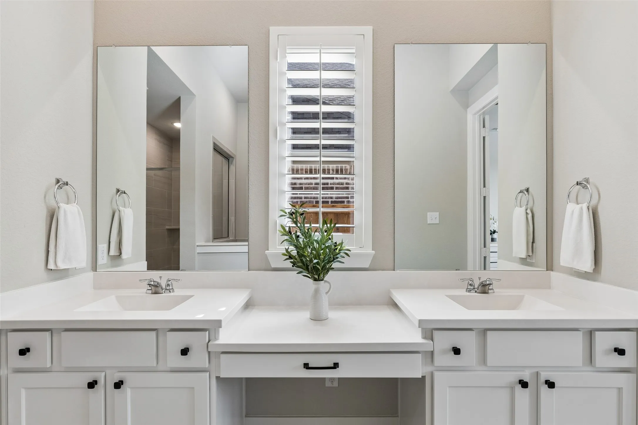 Split sinks and vanity