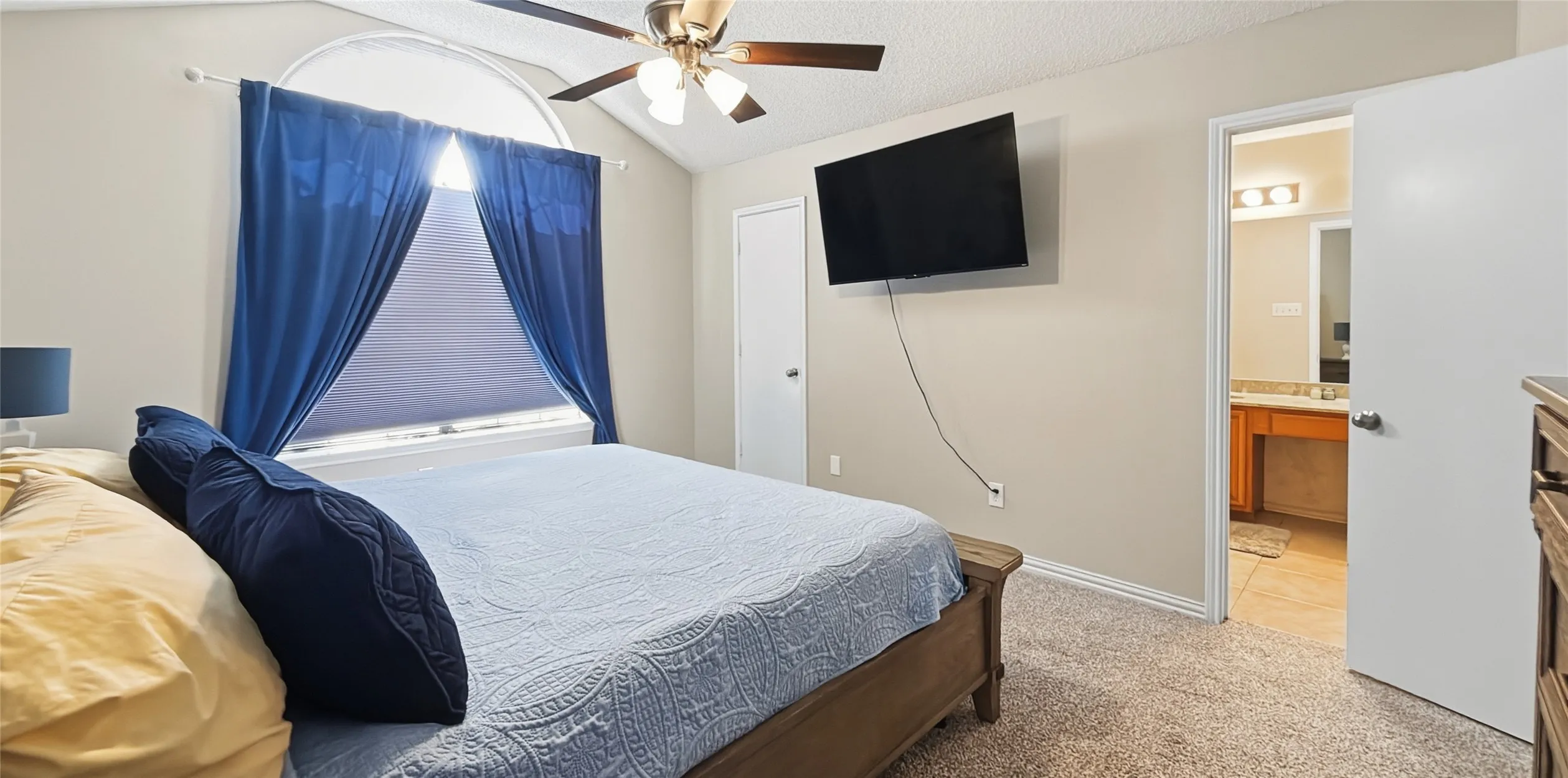 Single Family Residence For Sale in Tarrant County , 6700 Megan Lane, North Richland Hills, Texas 76182, 3 Bedroom, 3 Bathroom, 2 Garage spaces, 1,952 Sqft, built in 1988, mls#21307557, Real Estate Agent in North Richland Hills, Homes For Sale in Tarrant county, Homes For Sale in North Richland Hills, Realtor in North Richland Hills Texas, Real Estate Brokerage Independent Realty Texas, Luminita Cordes Realtor