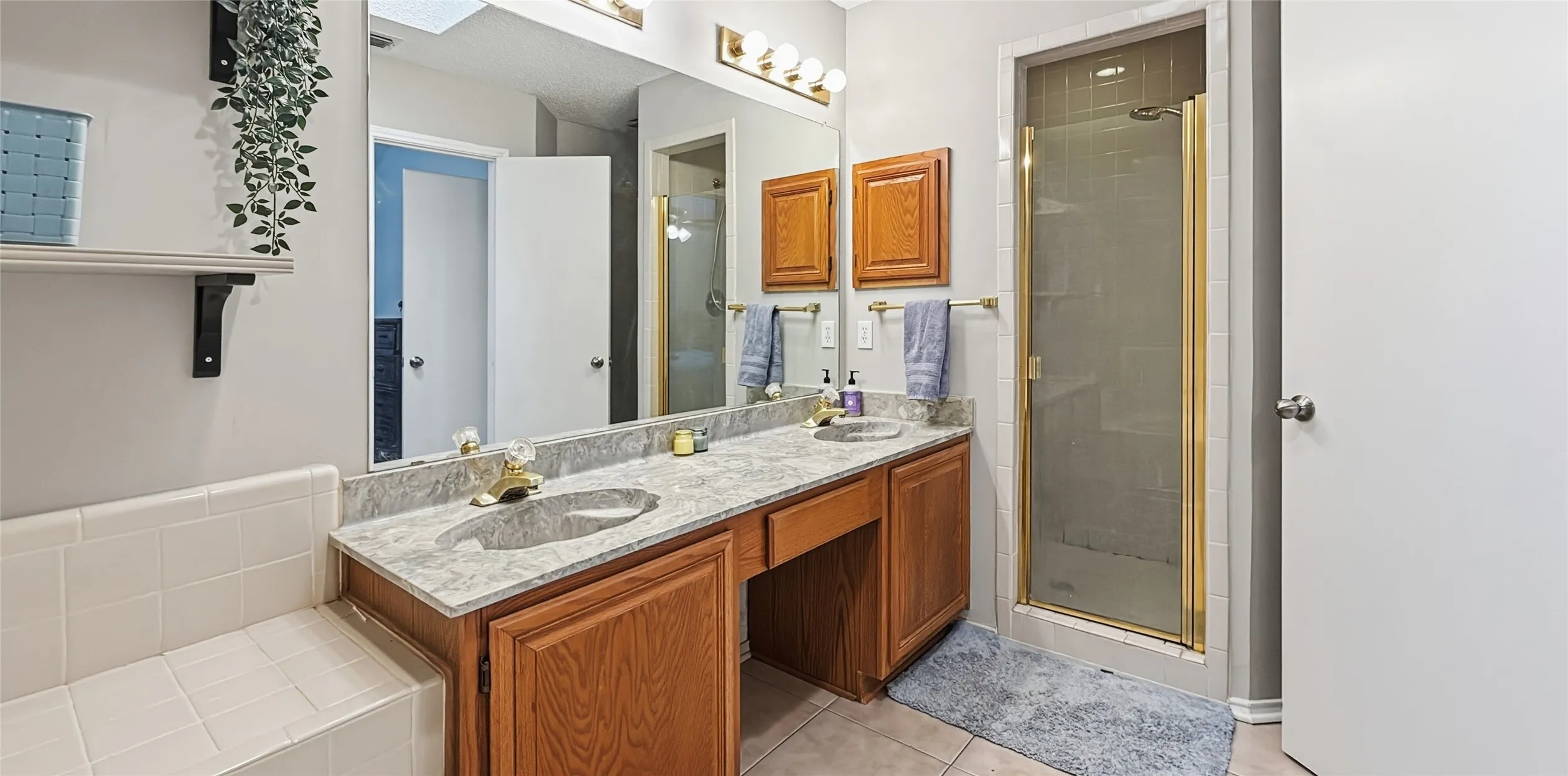 Single Family Residence For Sale in Tarrant County , 6700 Megan Lane, North Richland Hills, Texas 76182, 3 Bedroom, 3 Bathroom, 2 Garage spaces, 1,952 Sqft, built in 1988, mls#21307557, Real Estate Agent in North Richland Hills, Homes For Sale in Tarrant county, Homes For Sale in North Richland Hills, Realtor in North Richland Hills Texas, Real Estate Brokerage Independent Realty Texas, Luminita Cordes Realtor