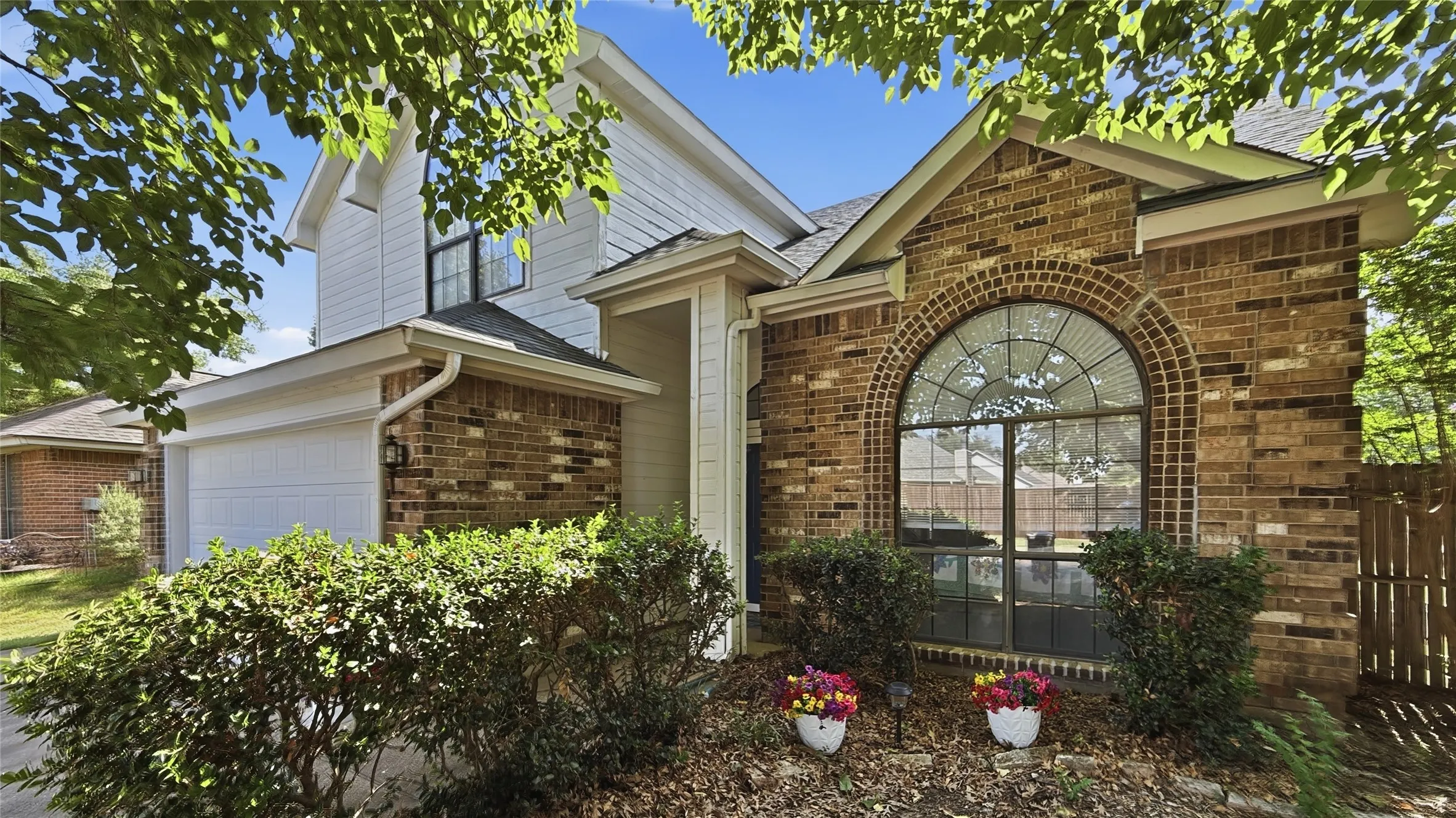 Single Family Residence For Sale in Tarrant County , 6700 Megan Lane, North Richland Hills, Texas 76182, 3 Bedroom, 3 Bathroom, 2 Garage spaces, 1,952 Sqft, built in 1988, mls#21307557, Real Estate Agent in North Richland Hills, Homes For Sale in Tarrant county, Homes For Sale in North Richland Hills, Realtor in North Richland Hills Texas, Real Estate Brokerage Independent Realty Texas, Luminita Cordes Realtor