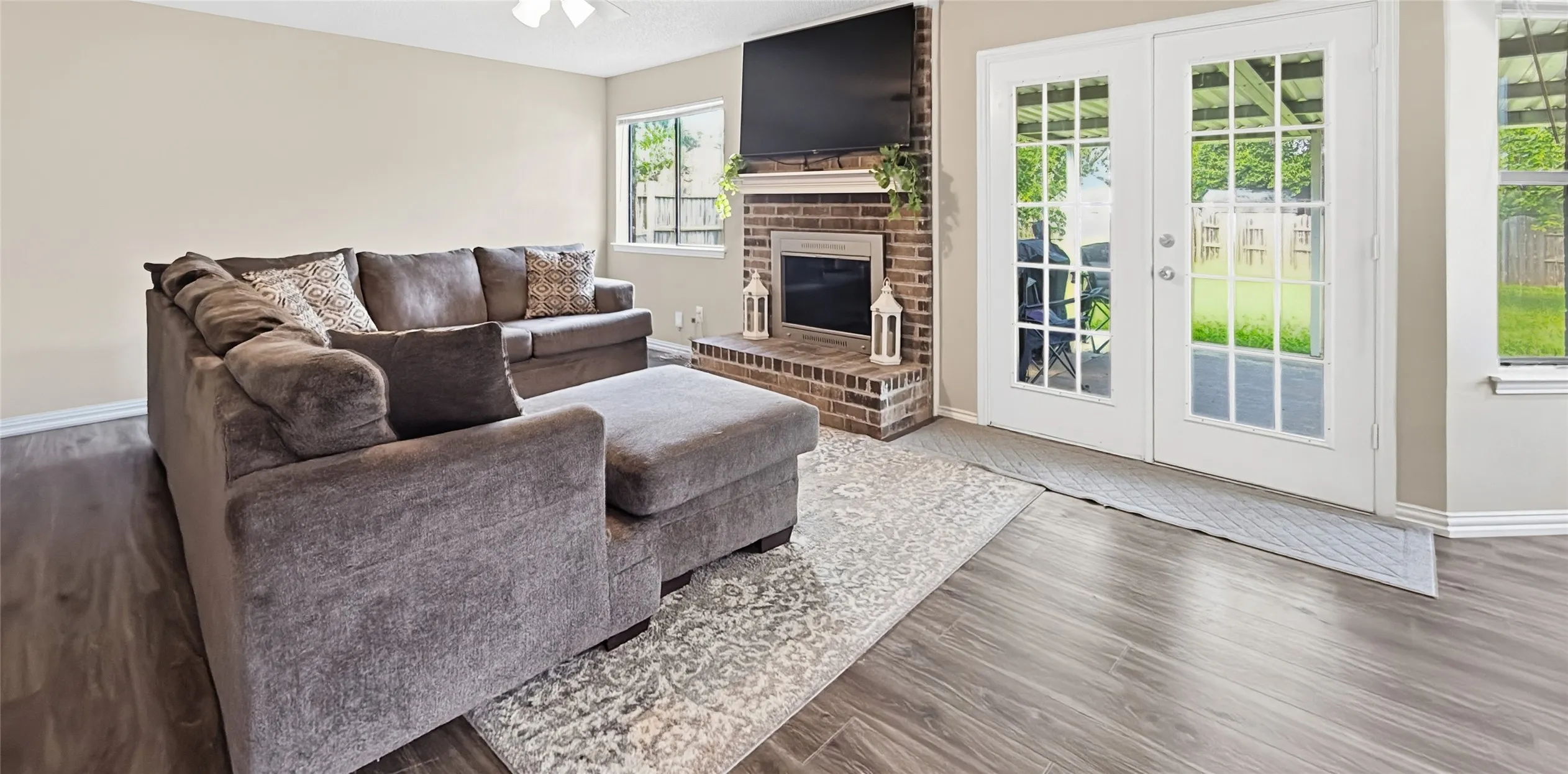 Single Family Residence For Sale in Tarrant County , 6700 Megan Lane, North Richland Hills, Texas 76182, 3 Bedroom, 3 Bathroom, 2 Garage spaces, 1,952 Sqft, built in 1988, mls#21307557, Real Estate Agent in North Richland Hills, Homes For Sale in Tarrant county, Homes For Sale in North Richland Hills, Realtor in North Richland Hills Texas, Real Estate Brokerage Independent Realty Texas, Luminita Cordes Realtor