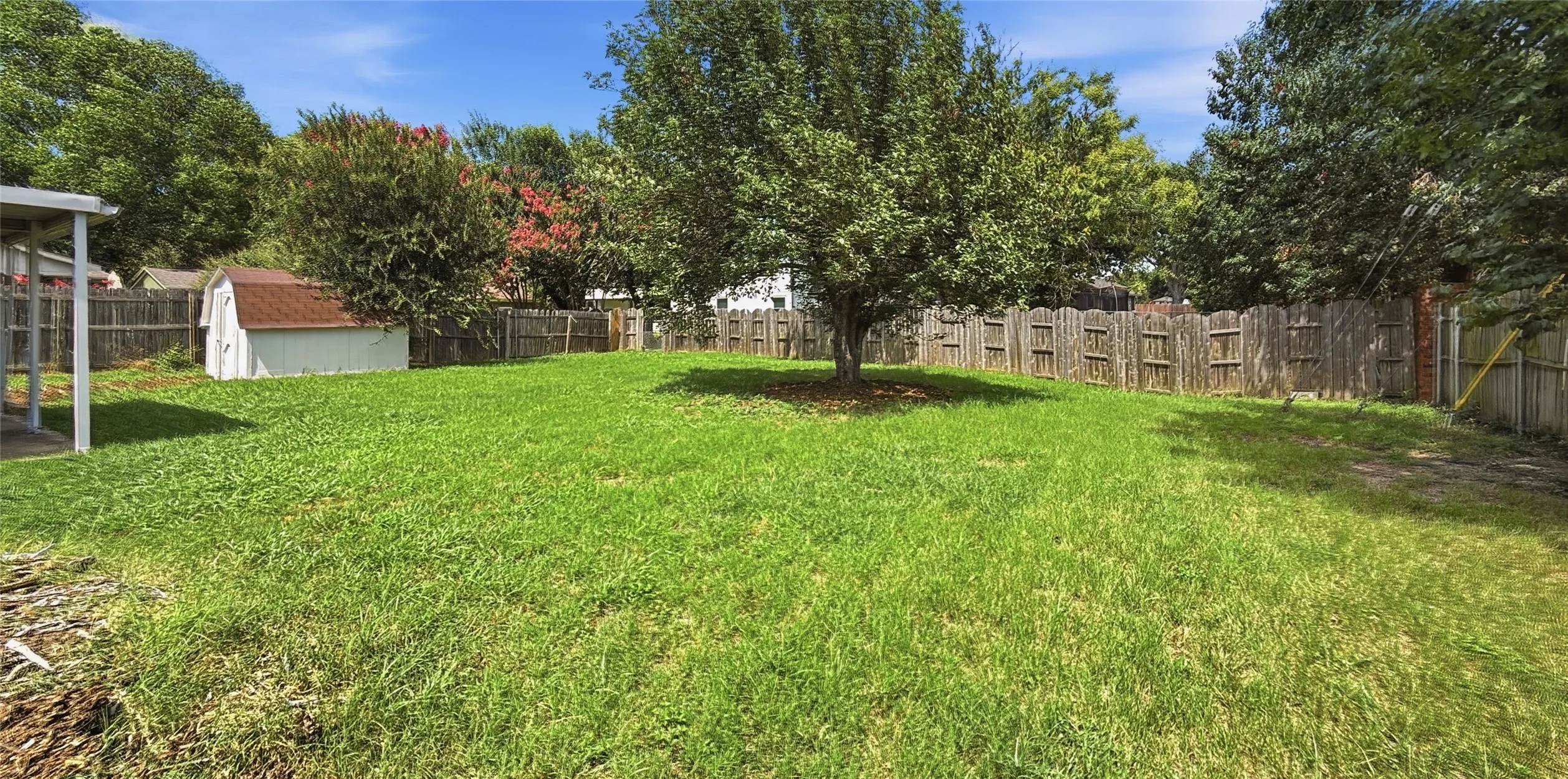 Single Family Residence For Sale in Tarrant County , 6700 Megan Lane, North Richland Hills, Texas 76182, 3 Bedroom, 3 Bathroom, 2 Garage spaces, 1,952 Sqft, built in 1988, mls#21307557, Real Estate Agent in North Richland Hills, Homes For Sale in Tarrant county, Homes For Sale in North Richland Hills, Realtor in North Richland Hills Texas, Real Estate Brokerage Independent Realty Texas, Luminita Cordes Realtor