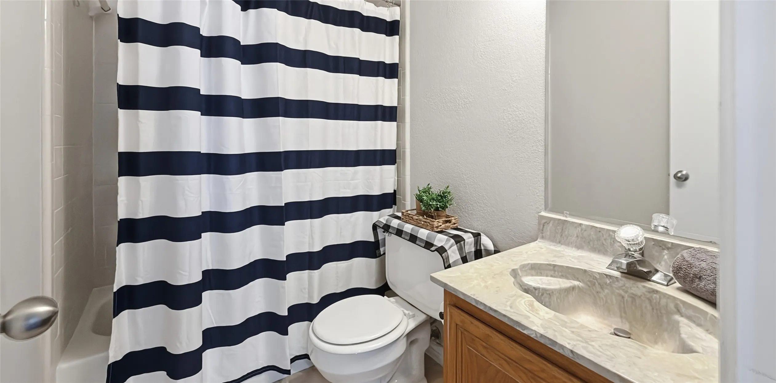 Single Family Residence For Sale in Tarrant County , 6700 Megan Lane, North Richland Hills, Texas 76182, 3 Bedroom, 3 Bathroom, 2 Garage spaces, 1,952 Sqft, built in 1988, mls#21307557, Real Estate Agent in North Richland Hills, Homes For Sale in Tarrant county, Homes For Sale in North Richland Hills, Realtor in North Richland Hills Texas, Real Estate Brokerage Independent Realty Texas, Luminita Cordes Realtor