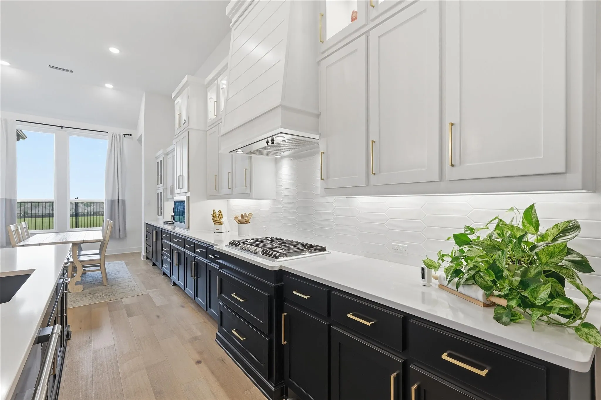 Single Family Residence For Sale in Johnson County , 1507 Emberwood Horizon, Mansfield, Texas 76063, 4 Bedroom, 4 Bathroom, 3 Garage spaces, 3,704 Sqft, built in 2022, mls#21307967, Real Estate Agent in Mansfield, Homes For Sale in Johnson county, Homes For Sale in Mansfield, Realtor in Mansfield Texas, Real Estate Brokerage Independent Realty Texas, Luminita Cordes Realtor