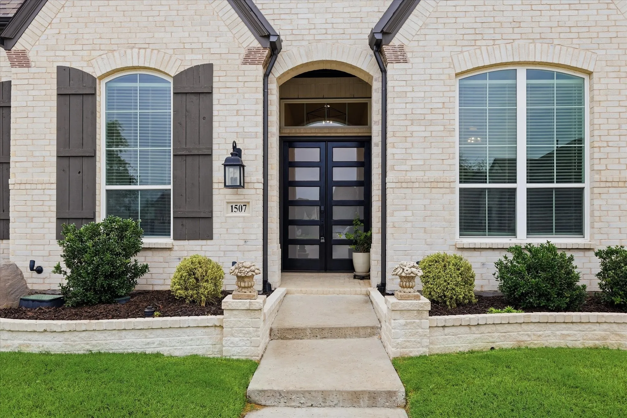 Single Family Residence For Sale in Johnson County , 1507 Emberwood Horizon, Mansfield, Texas 76063, 4 Bedroom, 4 Bathroom, 3 Garage spaces, 3,704 Sqft, built in 2022, mls#21307967, Real Estate Agent in Mansfield, Homes For Sale in Johnson county, Homes For Sale in Mansfield, Realtor in Mansfield Texas, Real Estate Brokerage Independent Realty Texas, Luminita Cordes Realtor