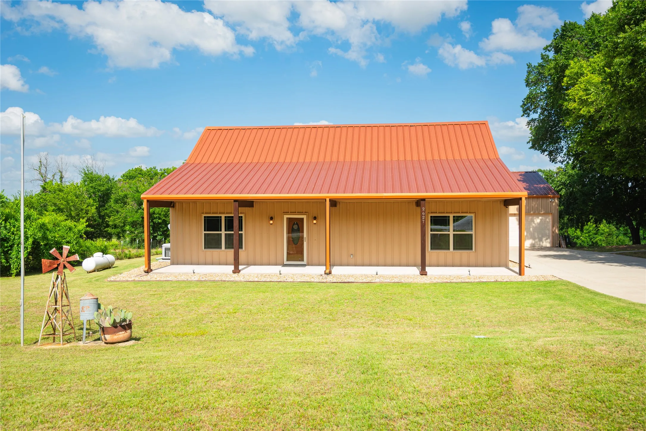 Single Family Residence For Sale in Collin County , 2627 County Road 722, Mc Kinney, Texas 75069, 2 Bedroom, 2 Bathroom, 2 Garage spaces, 1,564 Sqft, built in 2013, mls#21297322, Real Estate Agent in Mc Kinney, Homes For Sale in Collin county, Homes For Sale in Mc Kinney, Realtor in Mc Kinney Texas, Real Estate Brokerage Independent Realty Texas, Luminita Cordes Realtor