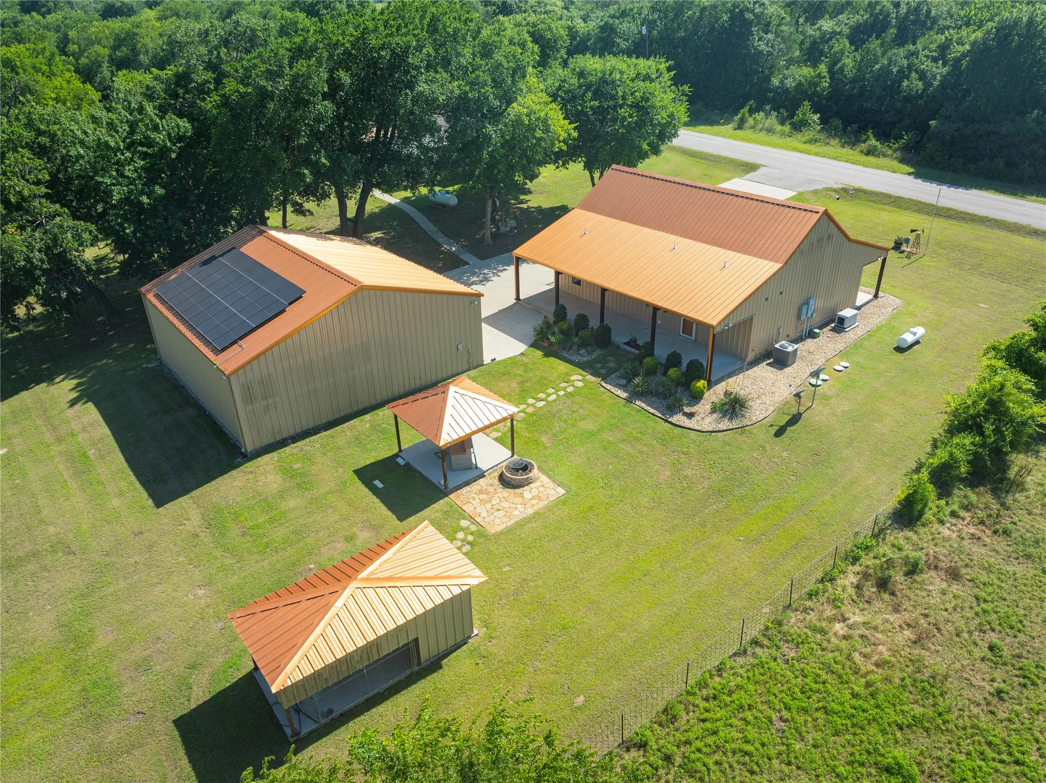 Single Family Residence For Sale in Collin County , 2627 County Road 722, Mc Kinney, Texas 75069, 2 Bedroom, 2 Bathroom, 2 Garage spaces, 1,564 Sqft, built in 2013, mls#21297322, Real Estate Agent in Mc Kinney, Homes For Sale in Collin county, Homes For Sale in Mc Kinney, Realtor in Mc Kinney Texas, Real Estate Brokerage Independent Realty Texas, Luminita Cordes Realtor