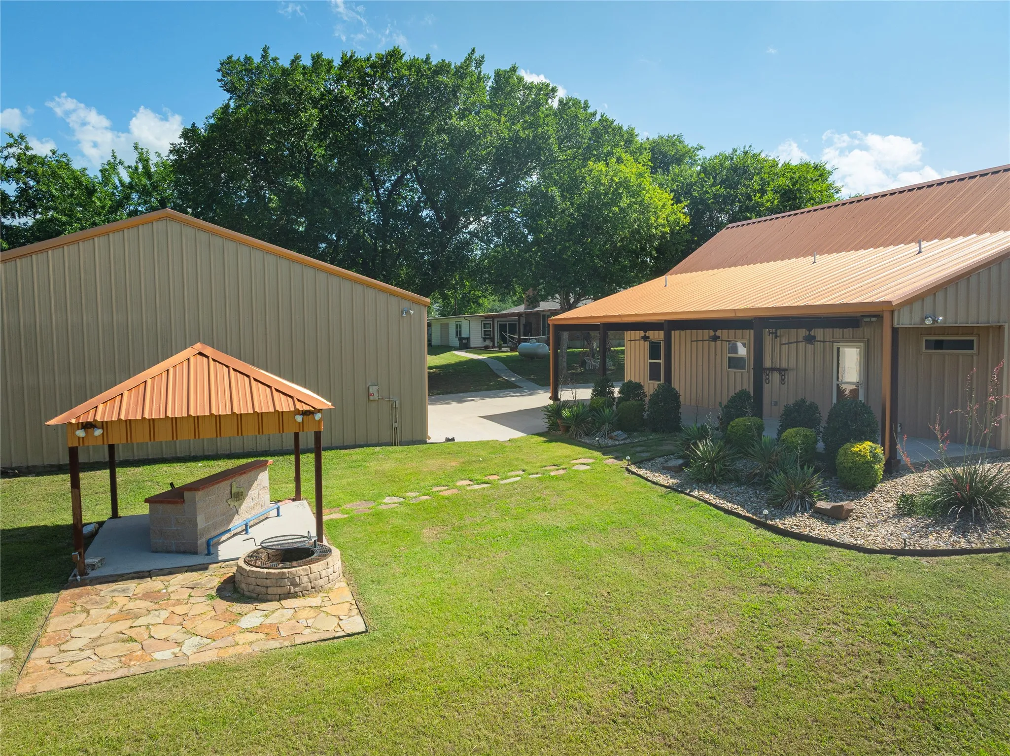 Single Family Residence For Sale in Collin County , 2627 County Road 722, Mc Kinney, Texas 75069, 2 Bedroom, 2 Bathroom, 2 Garage spaces, 1,564 Sqft, built in 2013, mls#21297322, Real Estate Agent in Mc Kinney, Homes For Sale in Collin county, Homes For Sale in Mc Kinney, Realtor in Mc Kinney Texas, Real Estate Brokerage Independent Realty Texas, Luminita Cordes Realtor