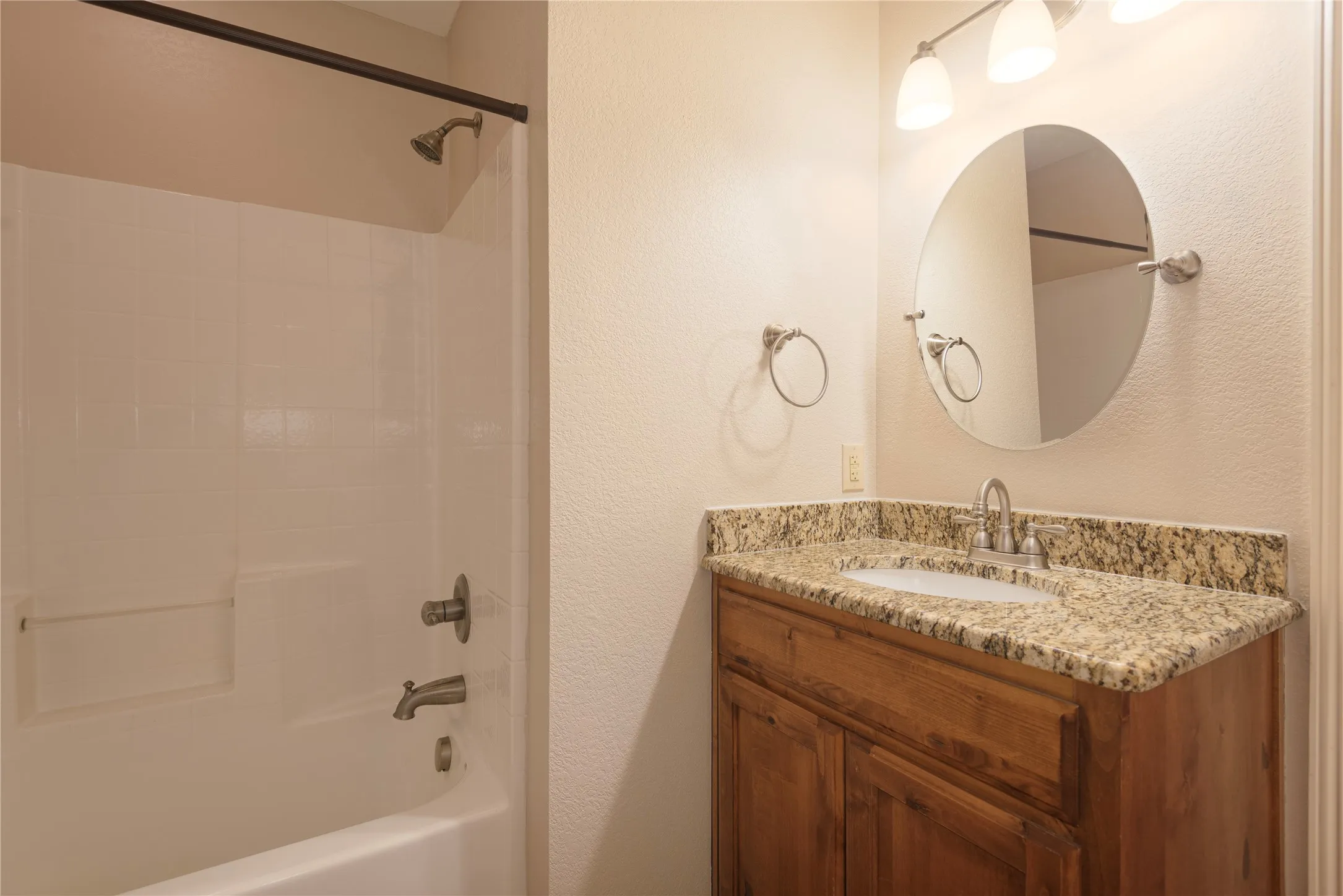 Single Family Residence For Sale in Collin County , 2627 County Road 722, Mc Kinney, Texas 75069, 2 Bedroom, 2 Bathroom, 2 Garage spaces, 1,564 Sqft, built in 2013, mls#21297322, Real Estate Agent in Mc Kinney, Homes For Sale in Collin county, Homes For Sale in Mc Kinney, Realtor in Mc Kinney Texas, Real Estate Brokerage Independent Realty Texas, Luminita Cordes Realtor