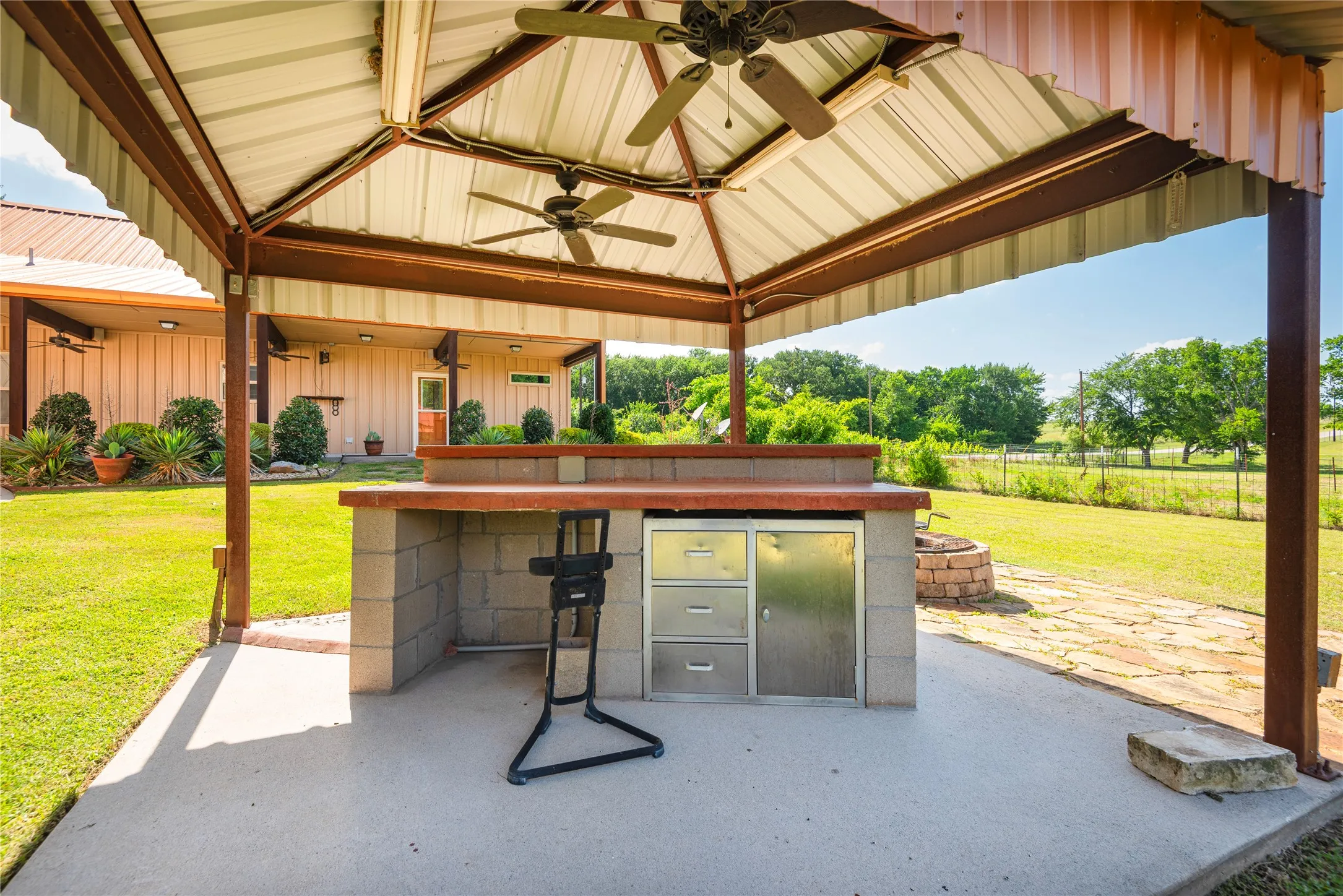 Single Family Residence For Sale in Collin County , 2627 County Road 722, Mc Kinney, Texas 75069, 2 Bedroom, 2 Bathroom, 2 Garage spaces, 1,564 Sqft, built in 2013, mls#21297322, Real Estate Agent in Mc Kinney, Homes For Sale in Collin county, Homes For Sale in Mc Kinney, Realtor in Mc Kinney Texas, Real Estate Brokerage Independent Realty Texas, Luminita Cordes Realtor