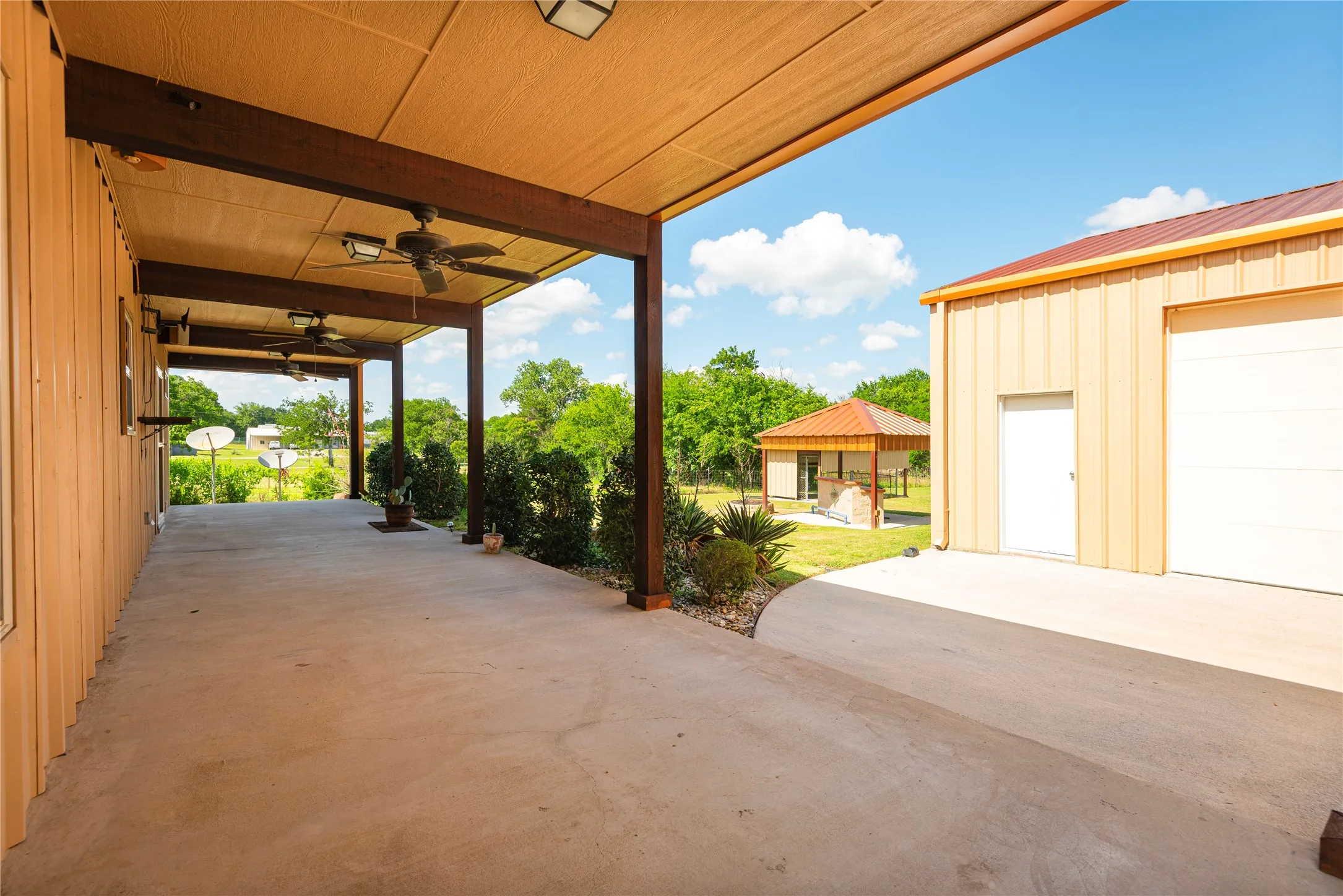 Single Family Residence For Sale in Collin County , 2627 County Road 722, Mc Kinney, Texas 75069, 2 Bedroom, 2 Bathroom, 2 Garage spaces, 1,564 Sqft, built in 2013, mls#21297322, Real Estate Agent in Mc Kinney, Homes For Sale in Collin county, Homes For Sale in Mc Kinney, Realtor in Mc Kinney Texas, Real Estate Brokerage Independent Realty Texas, Luminita Cordes Realtor