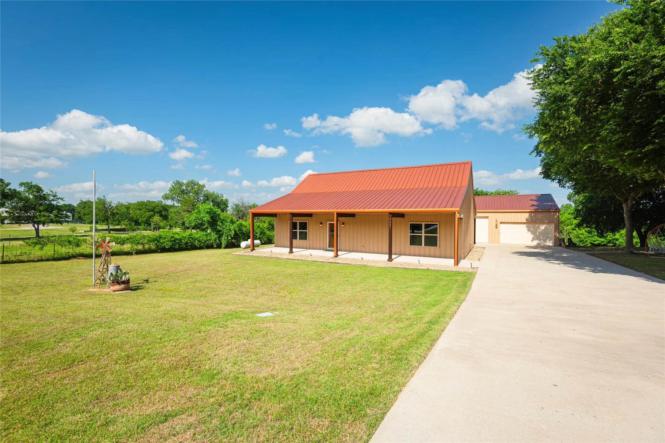 Single Family Residence For Sale in Collin County , 2627 County Road 722, Mc Kinney, Texas 75069, 2 Bedroom, 2 Bathroom, 2 Garage spaces, 1,564 Sqft, built in 2013, mls#21297322, Real Estate Agent in Mc Kinney, Homes For Sale in Collin county, Homes For Sale in Mc Kinney, Realtor in Mc Kinney Texas, Real Estate Brokerage Independent Realty Texas, Luminita Cordes Realtor