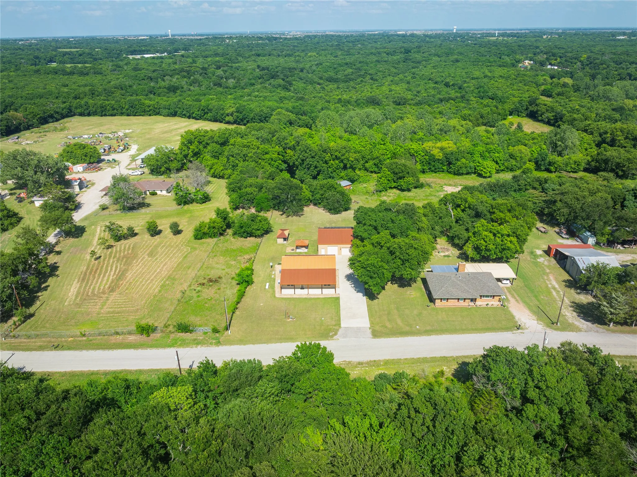 Single Family Residence For Sale in Collin County , 2627 County Road 722, Mc Kinney, Texas 75069, 2 Bedroom, 2 Bathroom, 2 Garage spaces, 1,564 Sqft, built in 2013, mls#21297322, Real Estate Agent in Mc Kinney, Homes For Sale in Collin county, Homes For Sale in Mc Kinney, Realtor in Mc Kinney Texas, Real Estate Brokerage Independent Realty Texas, Luminita Cordes Realtor