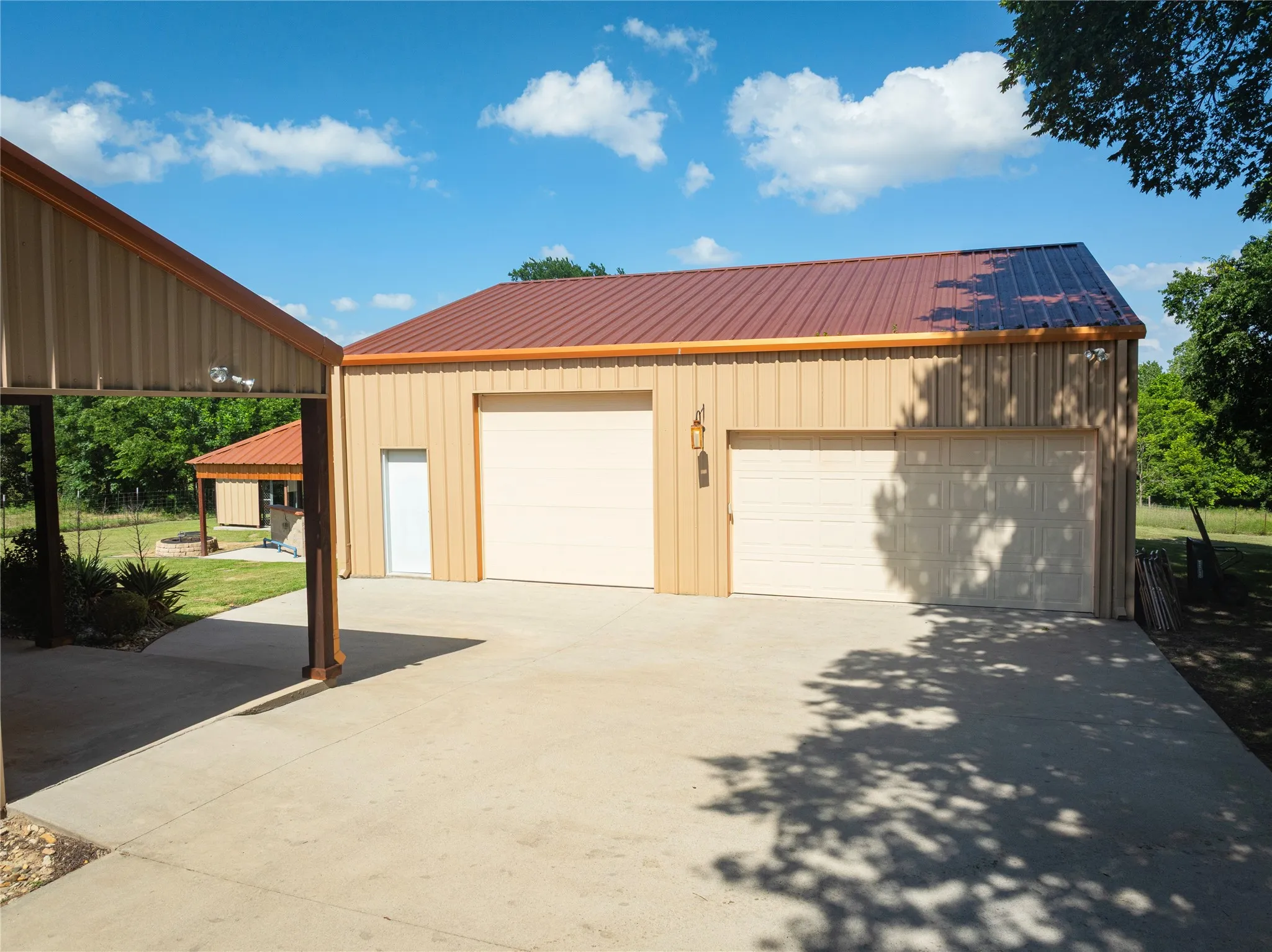 Single Family Residence For Sale in Collin County , 2627 County Road 722, Mc Kinney, Texas 75069, 2 Bedroom, 2 Bathroom, 2 Garage spaces, 1,564 Sqft, built in 2013, mls#21297322, Real Estate Agent in Mc Kinney, Homes For Sale in Collin county, Homes For Sale in Mc Kinney, Realtor in Mc Kinney Texas, Real Estate Brokerage Independent Realty Texas, Luminita Cordes Realtor