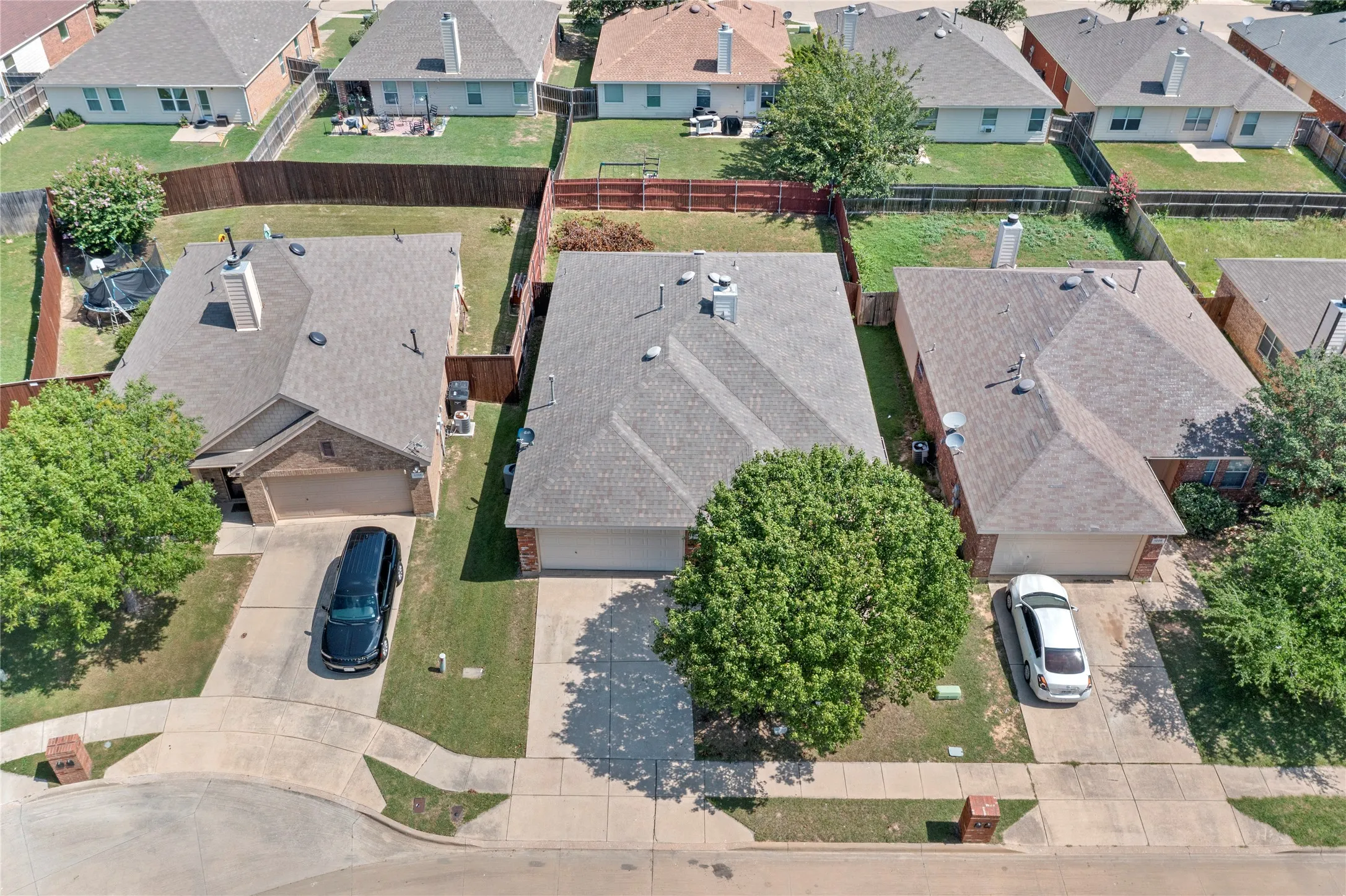 Single Family Residence For Sale in Tarrant County , 1212 Barrel Run, Fort Worth, Texas 76052, 4 Bedroom, 2 Bathroom, 2 Garage spaces, 1,816 Sqft, built in 2005, mls#21305320, Real Estate Agent in Fort Worth, Homes For Sale in Tarrant county, Homes For Sale in Fort Worth, Realtor in Fort Worth Texas, Real Estate Brokerage Independent Realty Texas, Luminita Cordes Realtor