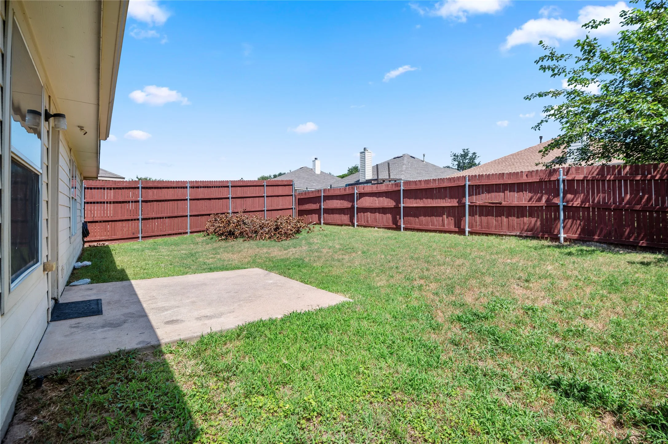 Single Family Residence For Sale in Tarrant County , 1212 Barrel Run, Fort Worth, Texas 76052, 4 Bedroom, 2 Bathroom, 2 Garage spaces, 1,816 Sqft, built in 2005, mls#21305320, Real Estate Agent in Fort Worth, Homes For Sale in Tarrant county, Homes For Sale in Fort Worth, Realtor in Fort Worth Texas, Real Estate Brokerage Independent Realty Texas, Luminita Cordes Realtor