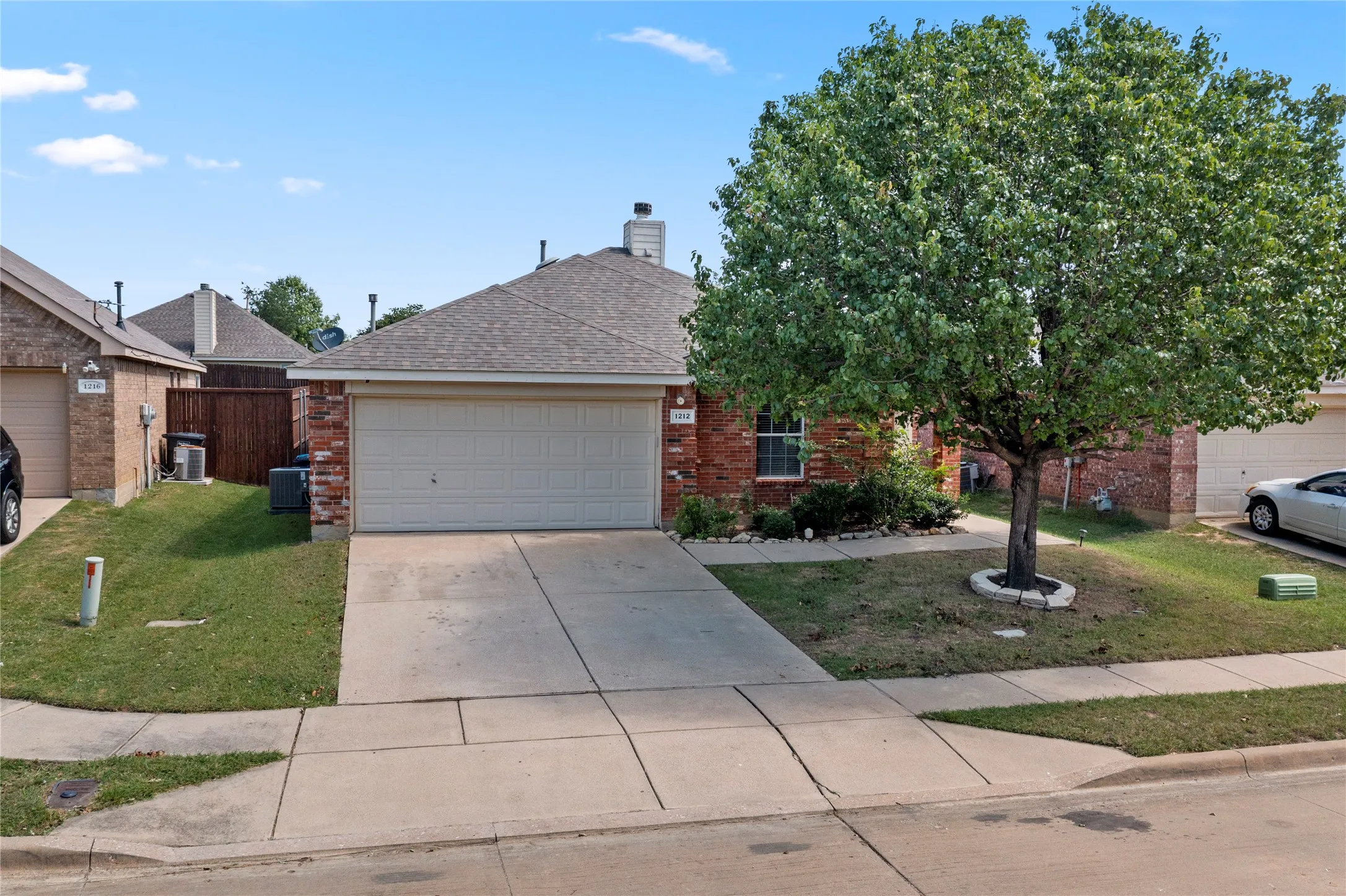 Single Family Residence For Sale in Tarrant County , 1212 Barrel Run, Fort Worth, Texas 76052, 4 Bedroom, 2 Bathroom, 2 Garage spaces, 1,816 Sqft, built in 2005, mls#21305320, Real Estate Agent in Fort Worth, Homes For Sale in Tarrant county, Homes For Sale in Fort Worth, Realtor in Fort Worth Texas, Real Estate Brokerage Independent Realty Texas, Luminita Cordes Realtor