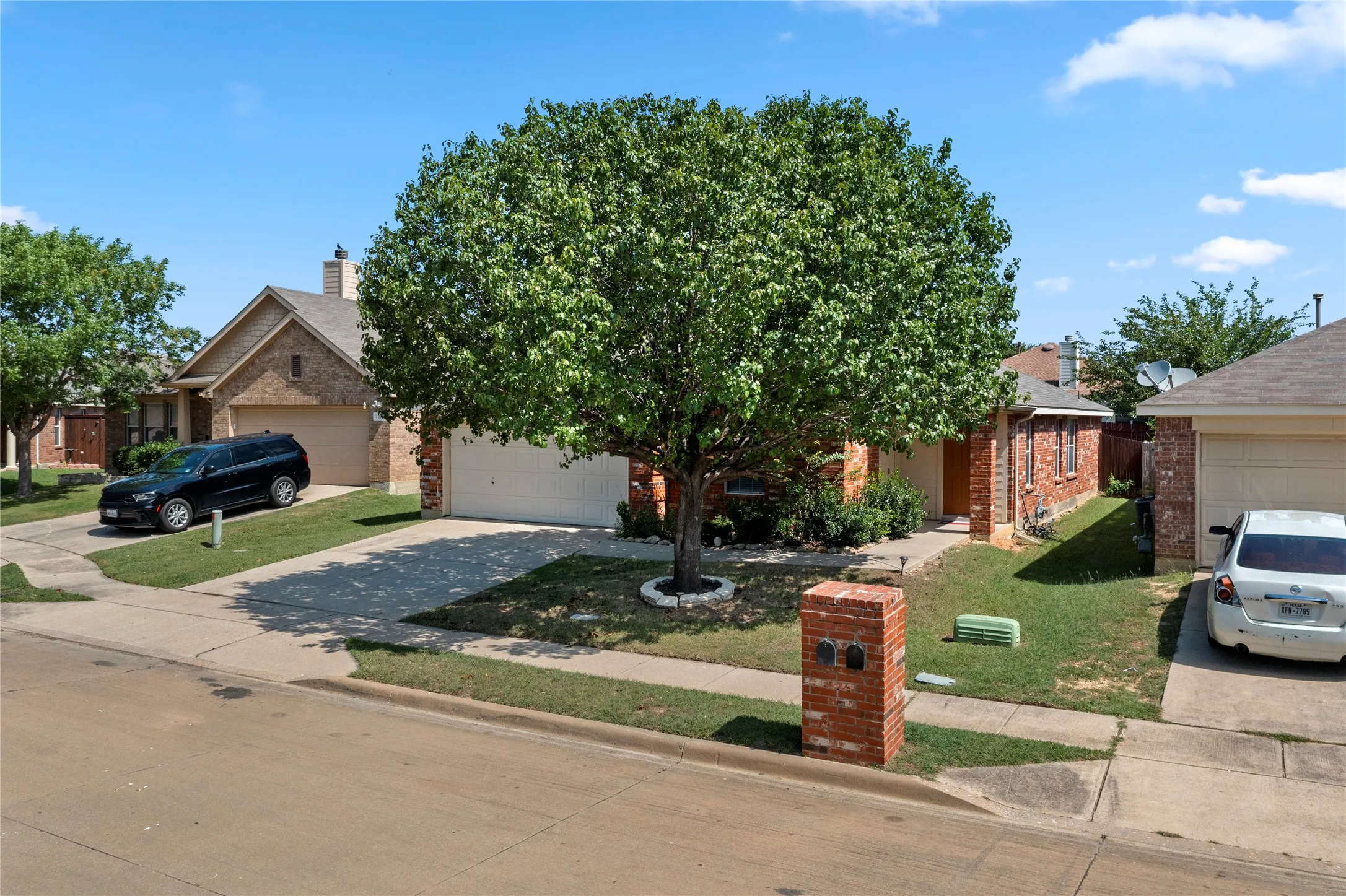 Single Family Residence For Sale in Tarrant County , 1212 Barrel Run, Fort Worth, Texas 76052, 4 Bedroom, 2 Bathroom, 2 Garage spaces, 1,816 Sqft, built in 2005, mls#21305320, Real Estate Agent in Fort Worth, Homes For Sale in Tarrant county, Homes For Sale in Fort Worth, Realtor in Fort Worth Texas, Real Estate Brokerage Independent Realty Texas, Luminita Cordes Realtor