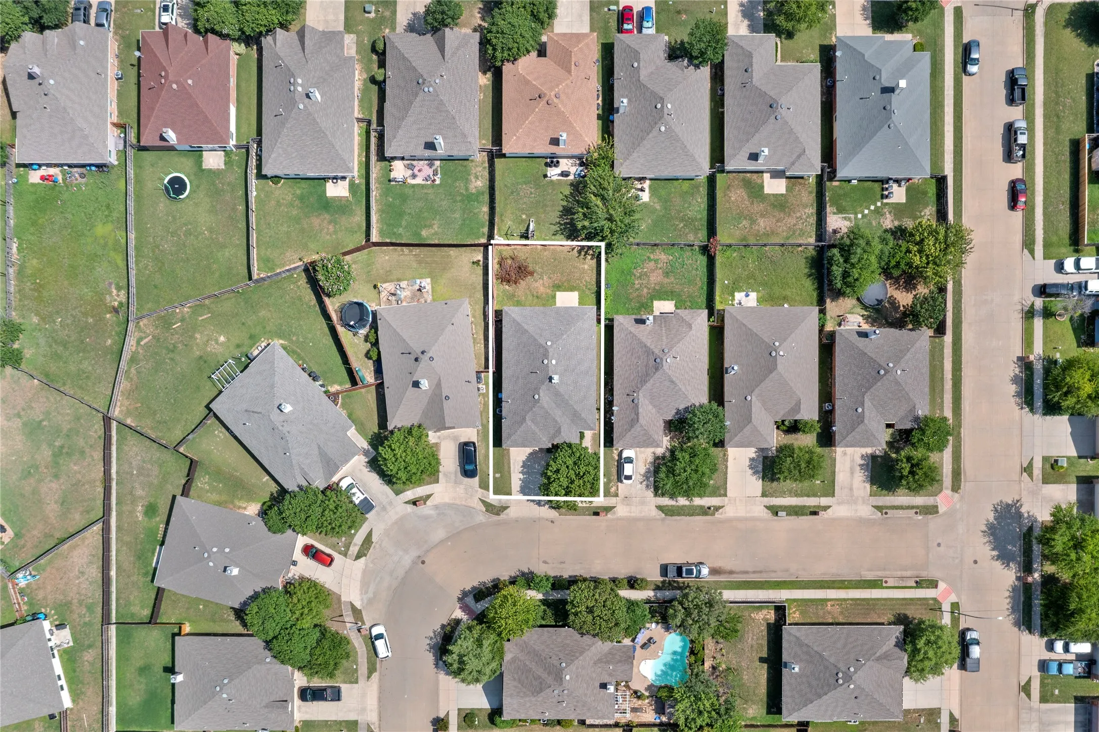 Single Family Residence For Sale in Tarrant County , 1212 Barrel Run, Fort Worth, Texas 76052, 4 Bedroom, 2 Bathroom, 2 Garage spaces, 1,816 Sqft, built in 2005, mls#21305320, Real Estate Agent in Fort Worth, Homes For Sale in Tarrant county, Homes For Sale in Fort Worth, Realtor in Fort Worth Texas, Real Estate Brokerage Independent Realty Texas, Luminita Cordes Realtor