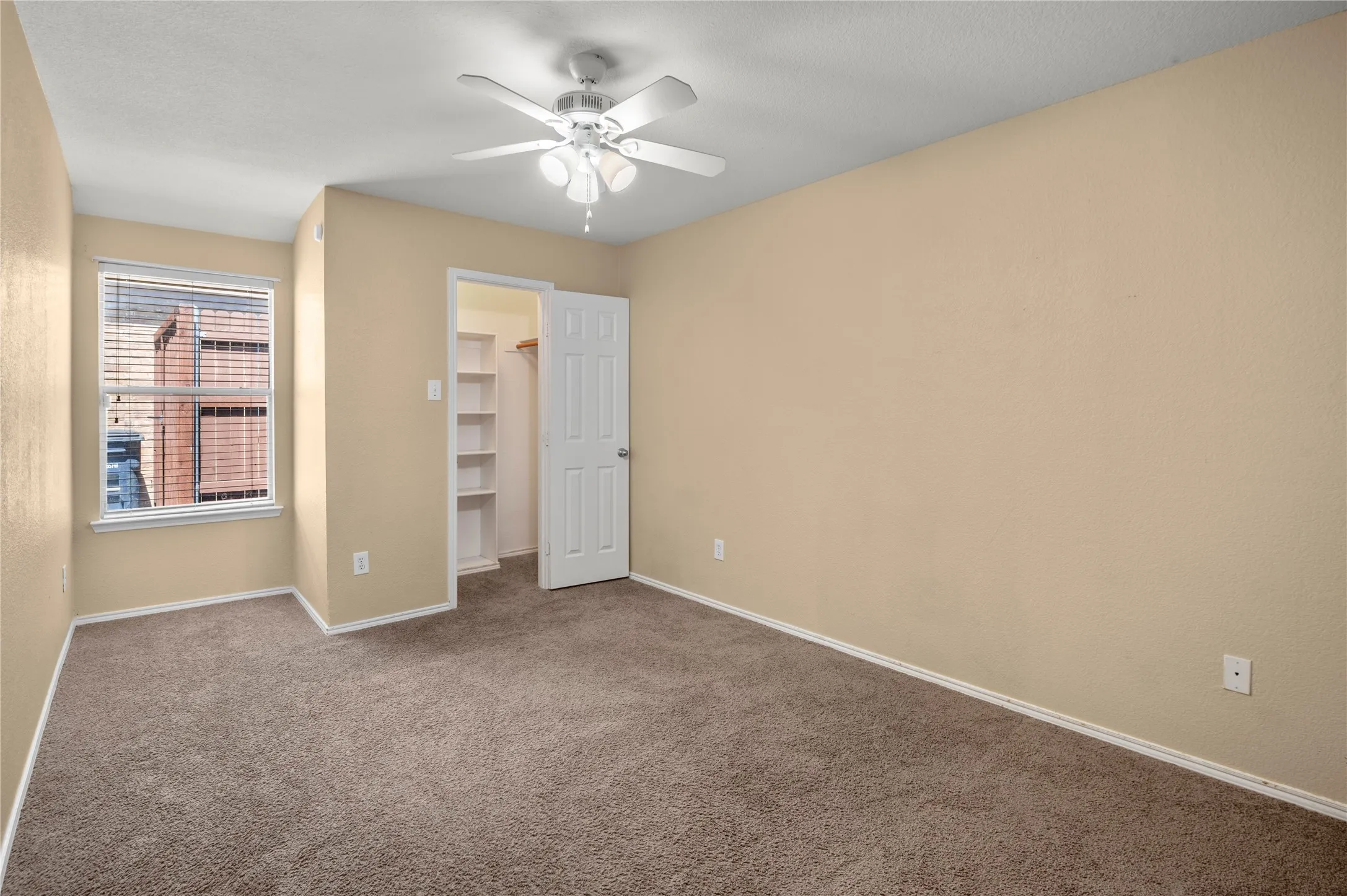 Single Family Residence For Sale in Tarrant County , 1212 Barrel Run, Fort Worth, Texas 76052, 4 Bedroom, 2 Bathroom, 2 Garage spaces, 1,816 Sqft, built in 2005, mls#21305320, Real Estate Agent in Fort Worth, Homes For Sale in Tarrant county, Homes For Sale in Fort Worth, Realtor in Fort Worth Texas, Real Estate Brokerage Independent Realty Texas, Luminita Cordes Realtor