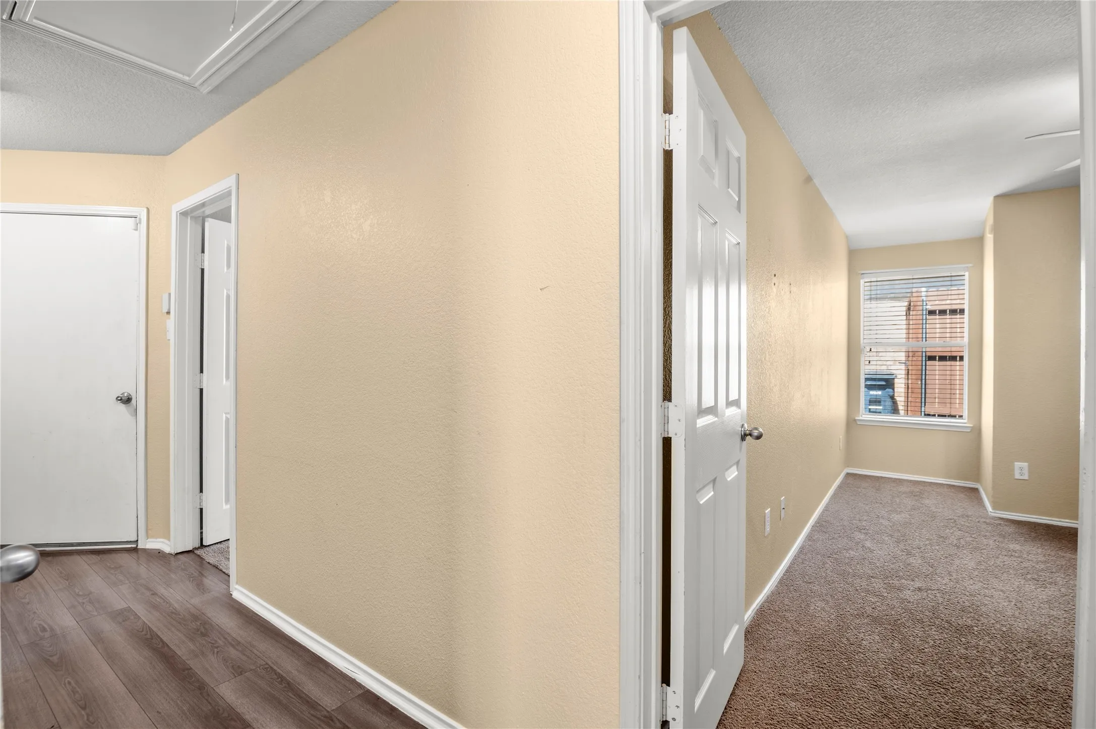 Single Family Residence For Sale in Tarrant County , 1212 Barrel Run, Fort Worth, Texas 76052, 4 Bedroom, 2 Bathroom, 2 Garage spaces, 1,816 Sqft, built in 2005, mls#21305320, Real Estate Agent in Fort Worth, Homes For Sale in Tarrant county, Homes For Sale in Fort Worth, Realtor in Fort Worth Texas, Real Estate Brokerage Independent Realty Texas, Luminita Cordes Realtor