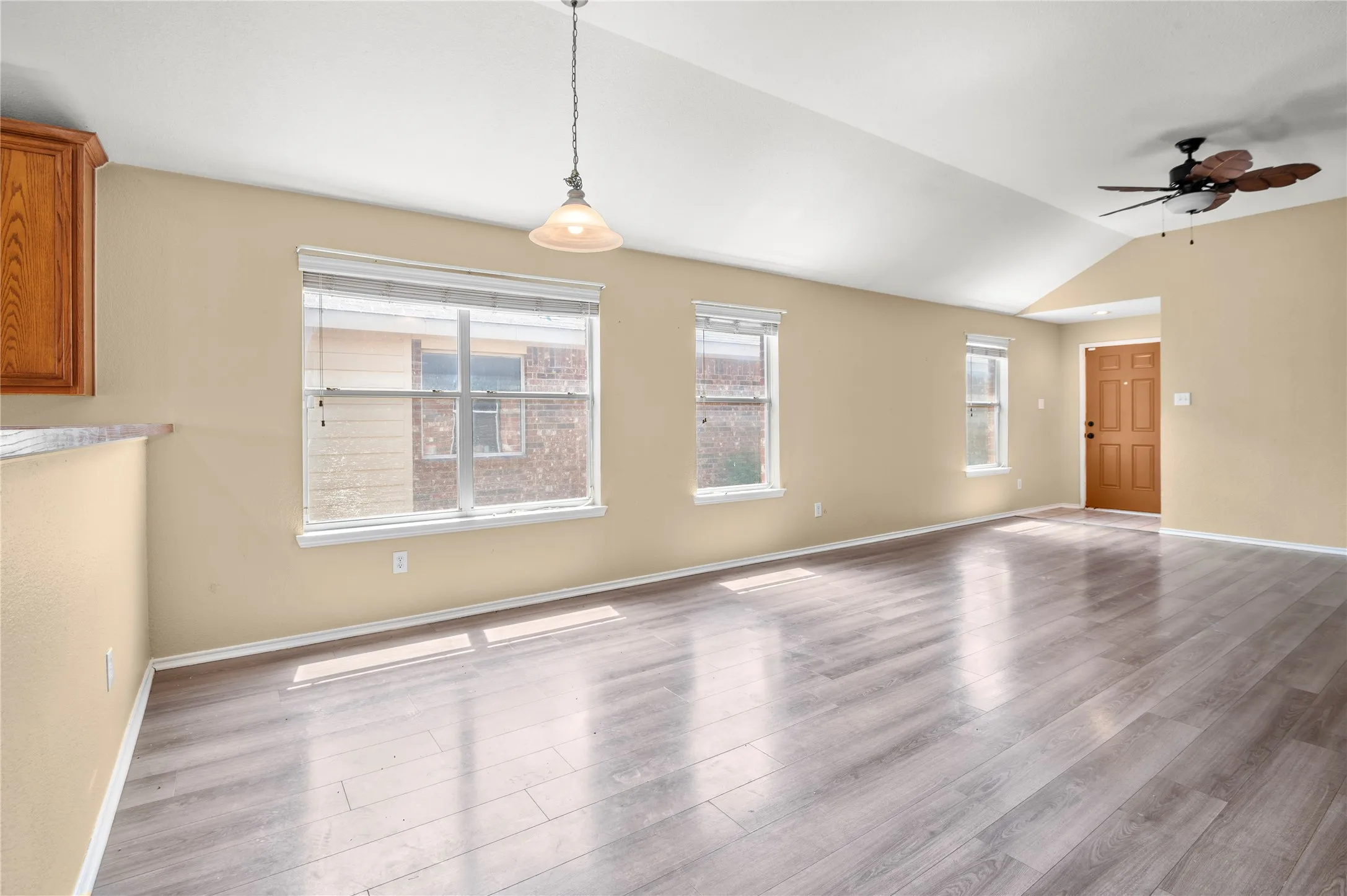 Single Family Residence For Sale in Tarrant County , 1212 Barrel Run, Fort Worth, Texas 76052, 4 Bedroom, 2 Bathroom, 2 Garage spaces, 1,816 Sqft, built in 2005, mls#21305320, Real Estate Agent in Fort Worth, Homes For Sale in Tarrant county, Homes For Sale in Fort Worth, Realtor in Fort Worth Texas, Real Estate Brokerage Independent Realty Texas, Luminita Cordes Realtor