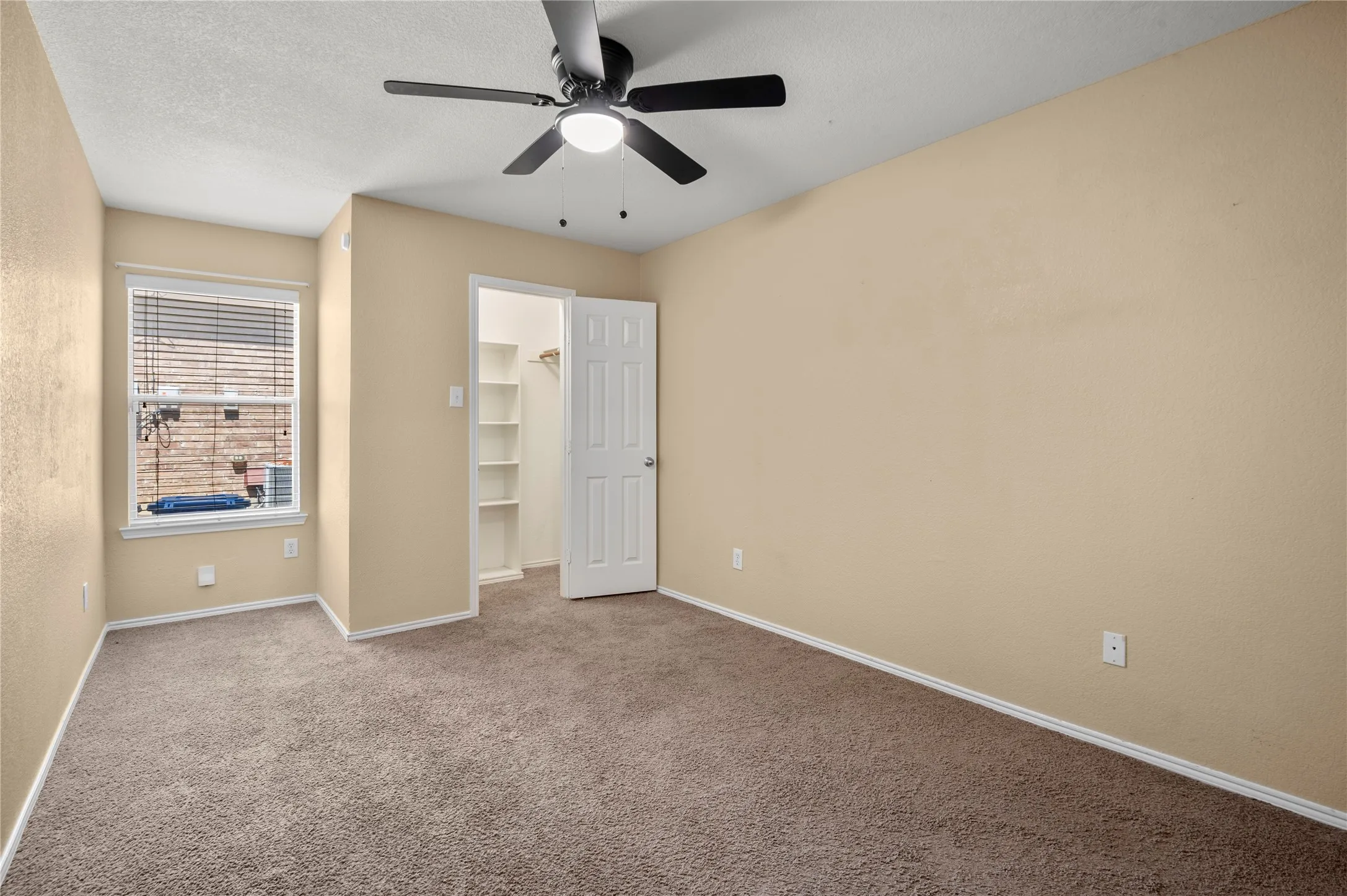 Single Family Residence For Sale in Tarrant County , 1212 Barrel Run, Fort Worth, Texas 76052, 4 Bedroom, 2 Bathroom, 2 Garage spaces, 1,816 Sqft, built in 2005, mls#21305320, Real Estate Agent in Fort Worth, Homes For Sale in Tarrant county, Homes For Sale in Fort Worth, Realtor in Fort Worth Texas, Real Estate Brokerage Independent Realty Texas, Luminita Cordes Realtor