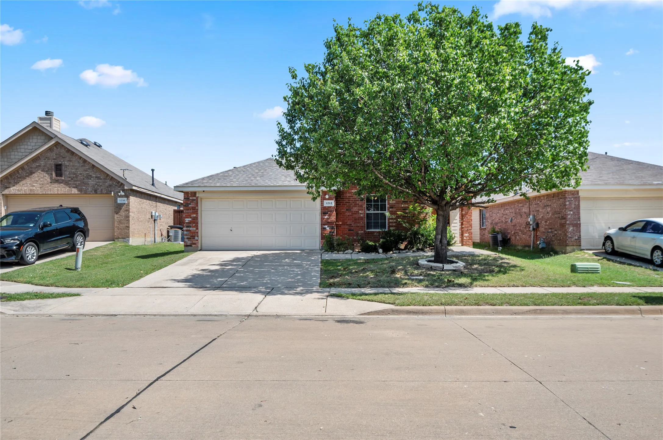 Single Family Residence For Sale in Tarrant County , 1212 Barrel Run, Fort Worth, Texas 76052, 4 Bedroom, 2 Bathroom, 2 Garage spaces, 1,816 Sqft, built in 2005, mls#21305320, Real Estate Agent in Fort Worth, Homes For Sale in Tarrant county, Homes For Sale in Fort Worth, Realtor in Fort Worth Texas, Real Estate Brokerage Independent Realty Texas, Luminita Cordes Realtor