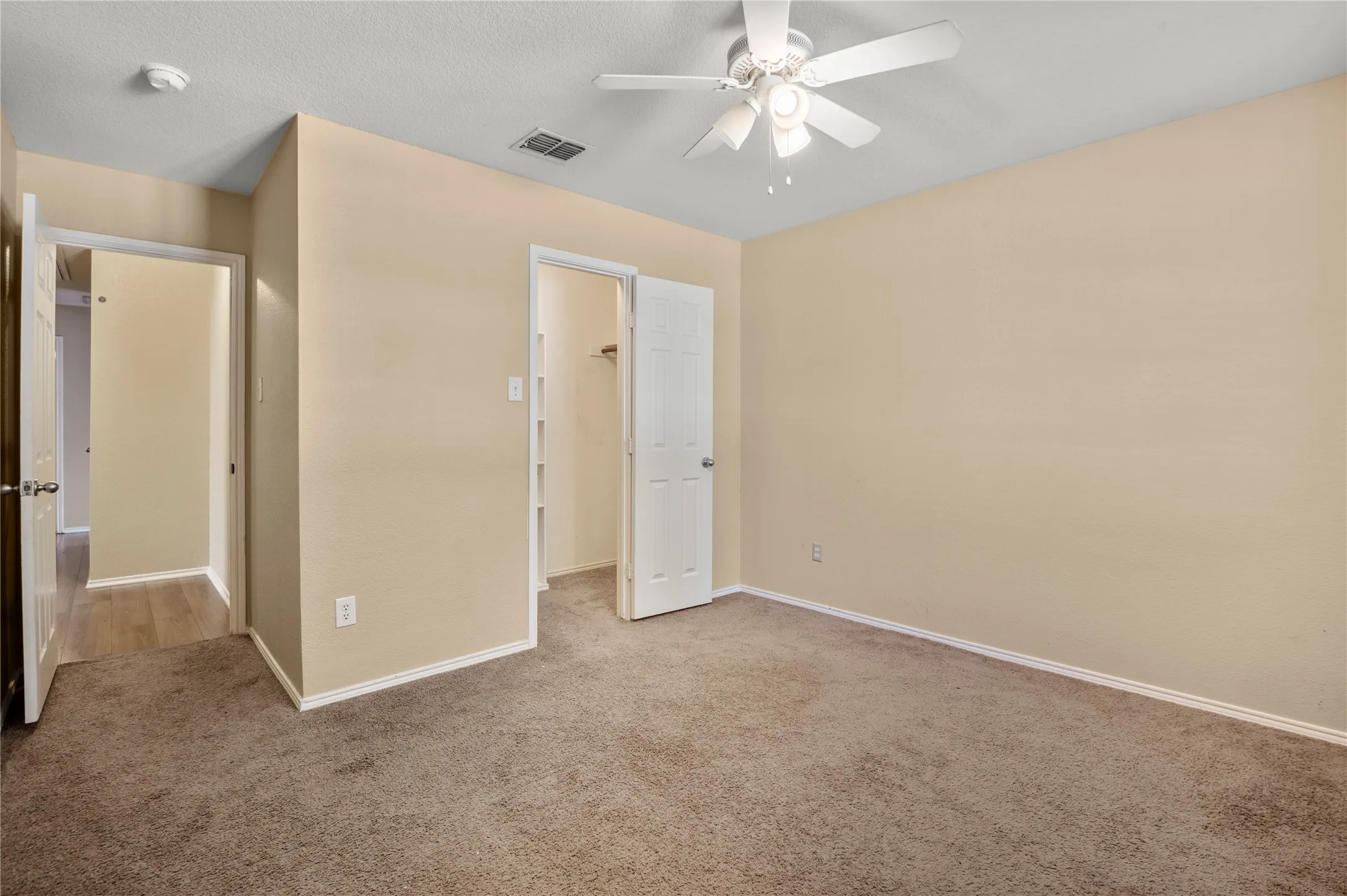 Single Family Residence For Sale in Tarrant County , 1212 Barrel Run, Fort Worth, Texas 76052, 4 Bedroom, 2 Bathroom, 2 Garage spaces, 1,816 Sqft, built in 2005, mls#21305320, Real Estate Agent in Fort Worth, Homes For Sale in Tarrant county, Homes For Sale in Fort Worth, Realtor in Fort Worth Texas, Real Estate Brokerage Independent Realty Texas, Luminita Cordes Realtor