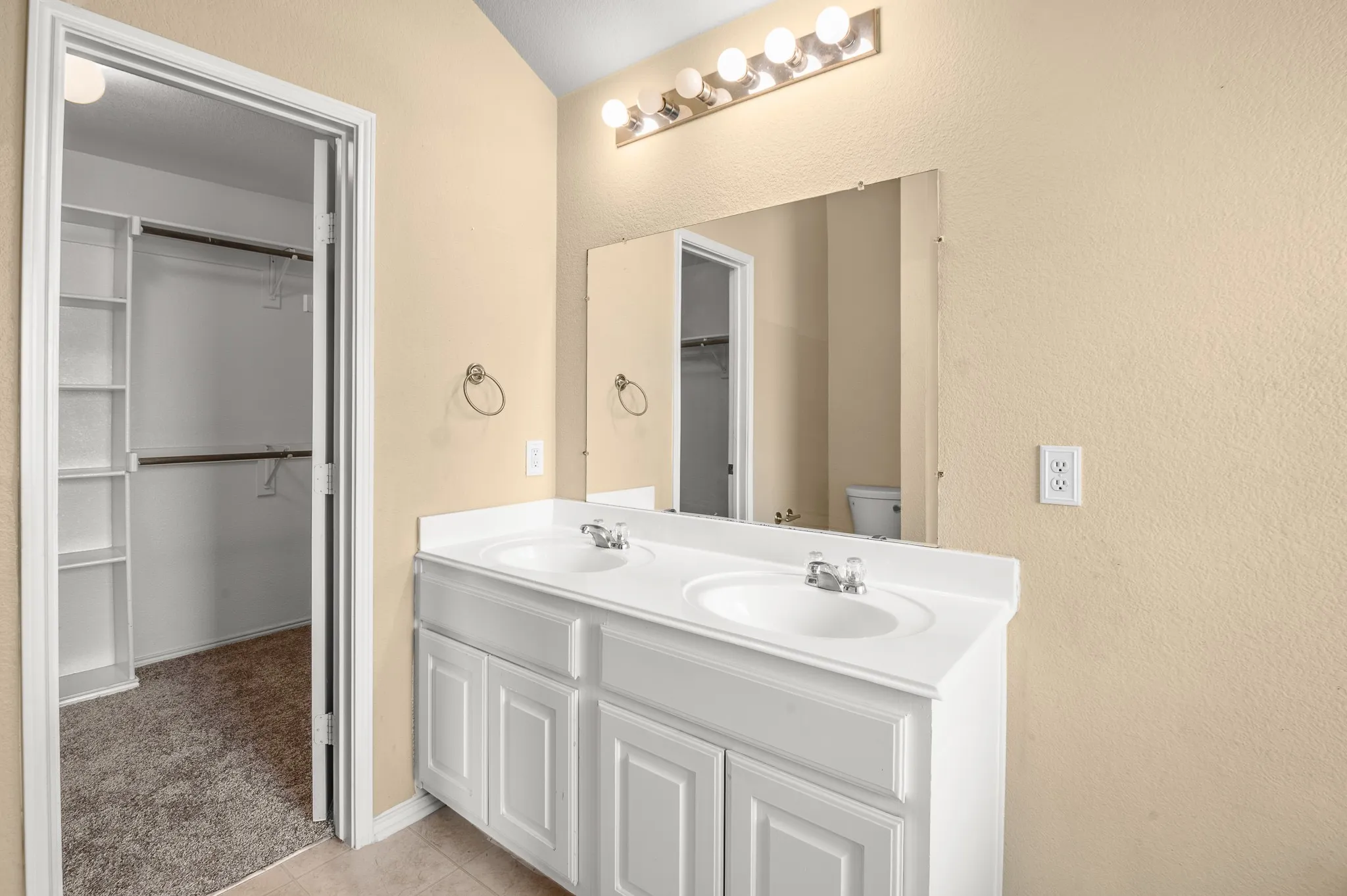 Single Family Residence For Sale in Tarrant County , 1212 Barrel Run, Fort Worth, Texas 76052, 4 Bedroom, 2 Bathroom, 2 Garage spaces, 1,816 Sqft, built in 2005, mls#21305320, Real Estate Agent in Fort Worth, Homes For Sale in Tarrant county, Homes For Sale in Fort Worth, Realtor in Fort Worth Texas, Real Estate Brokerage Independent Realty Texas, Luminita Cordes Realtor
