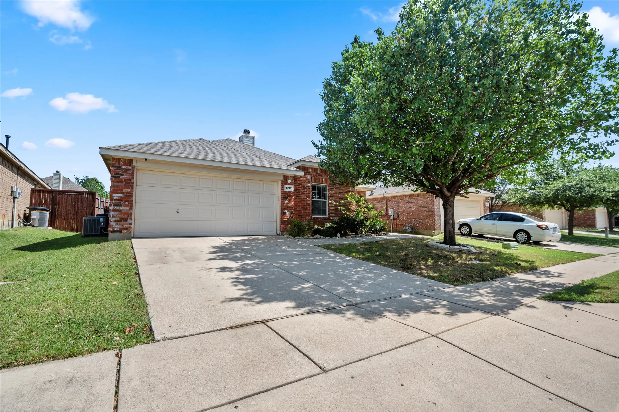 Single Family Residence For Sale in Tarrant County , 1212 Barrel Run, Fort Worth, Texas 76052, 4 Bedroom, 2 Bathroom, 2 Garage spaces, 1,816 Sqft, built in 2005, mls#21305320, Real Estate Agent in Fort Worth, Homes For Sale in Tarrant county, Homes For Sale in Fort Worth, Realtor in Fort Worth Texas, Real Estate Brokerage Independent Realty Texas, Luminita Cordes Realtor