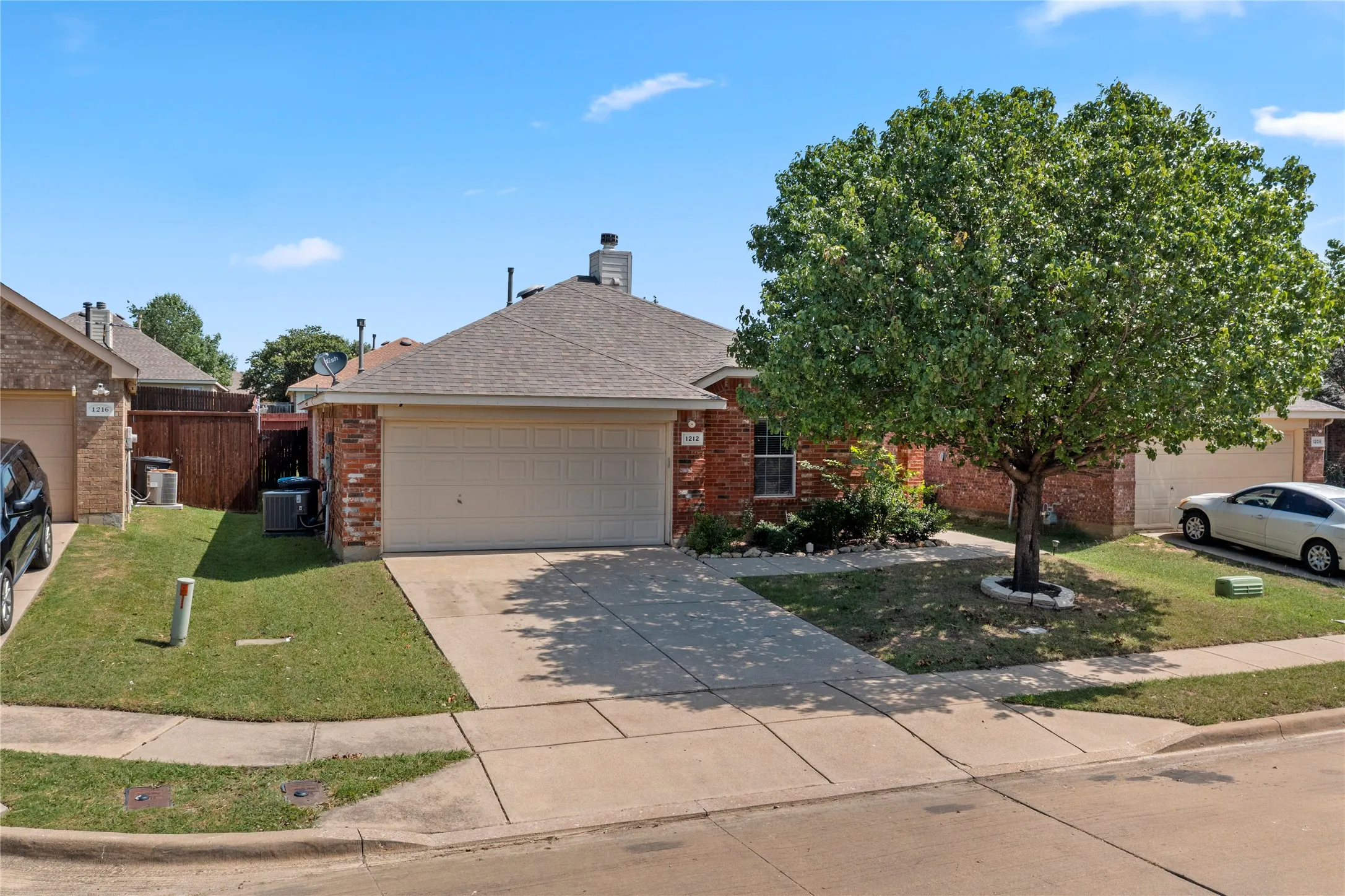 Single Family Residence For Sale in Tarrant County , 1212 Barrel Run, Fort Worth, Texas 76052, 4 Bedroom, 2 Bathroom, 2 Garage spaces, 1,816 Sqft, built in 2005, mls#21305320, Real Estate Agent in Fort Worth, Homes For Sale in Tarrant county, Homes For Sale in Fort Worth, Realtor in Fort Worth Texas, Real Estate Brokerage Independent Realty Texas, Luminita Cordes Realtor