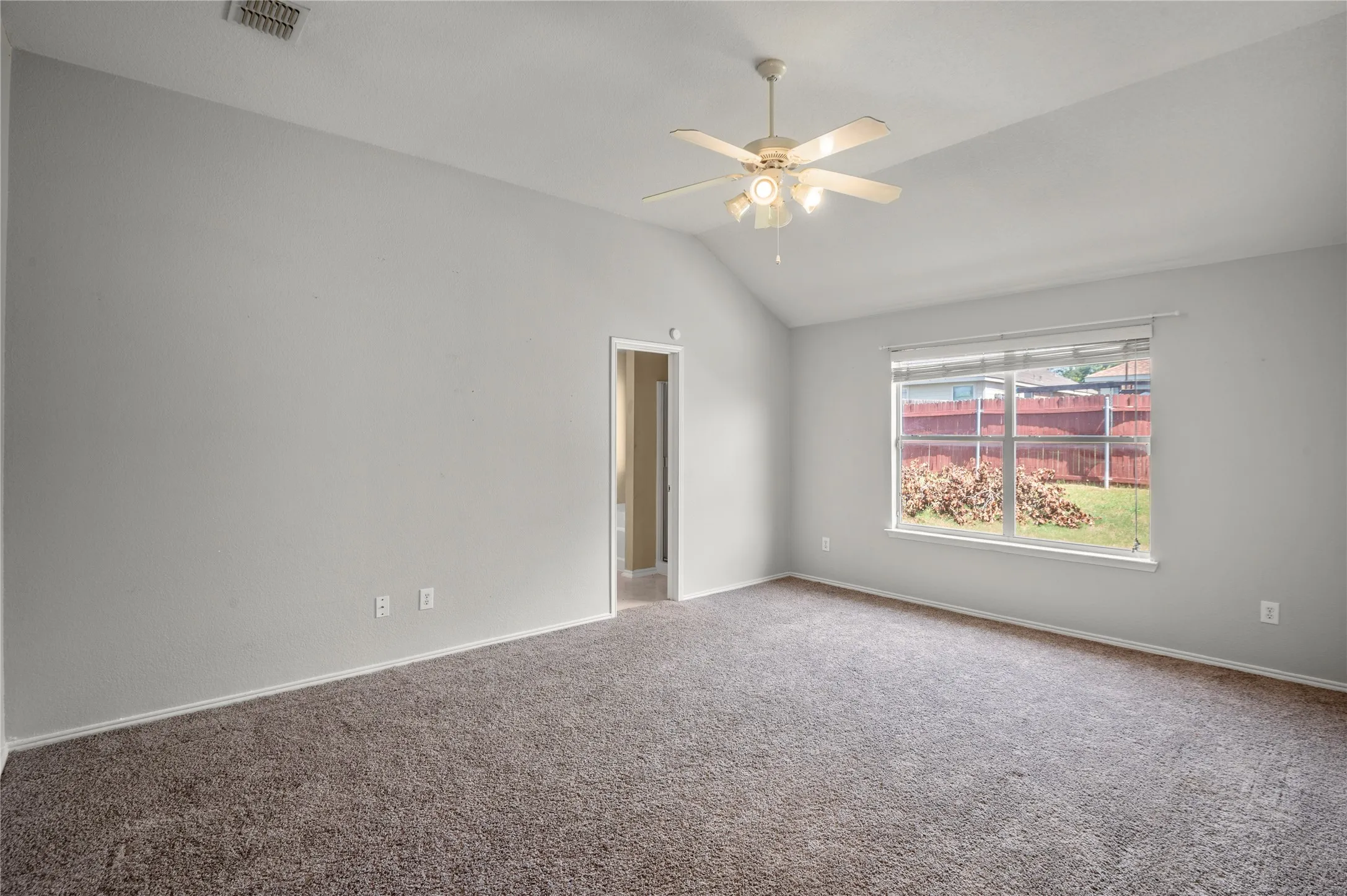 Single Family Residence For Sale in Tarrant County , 1212 Barrel Run, Fort Worth, Texas 76052, 4 Bedroom, 2 Bathroom, 2 Garage spaces, 1,816 Sqft, built in 2005, mls#21305320, Real Estate Agent in Fort Worth, Homes For Sale in Tarrant county, Homes For Sale in Fort Worth, Realtor in Fort Worth Texas, Real Estate Brokerage Independent Realty Texas, Luminita Cordes Realtor