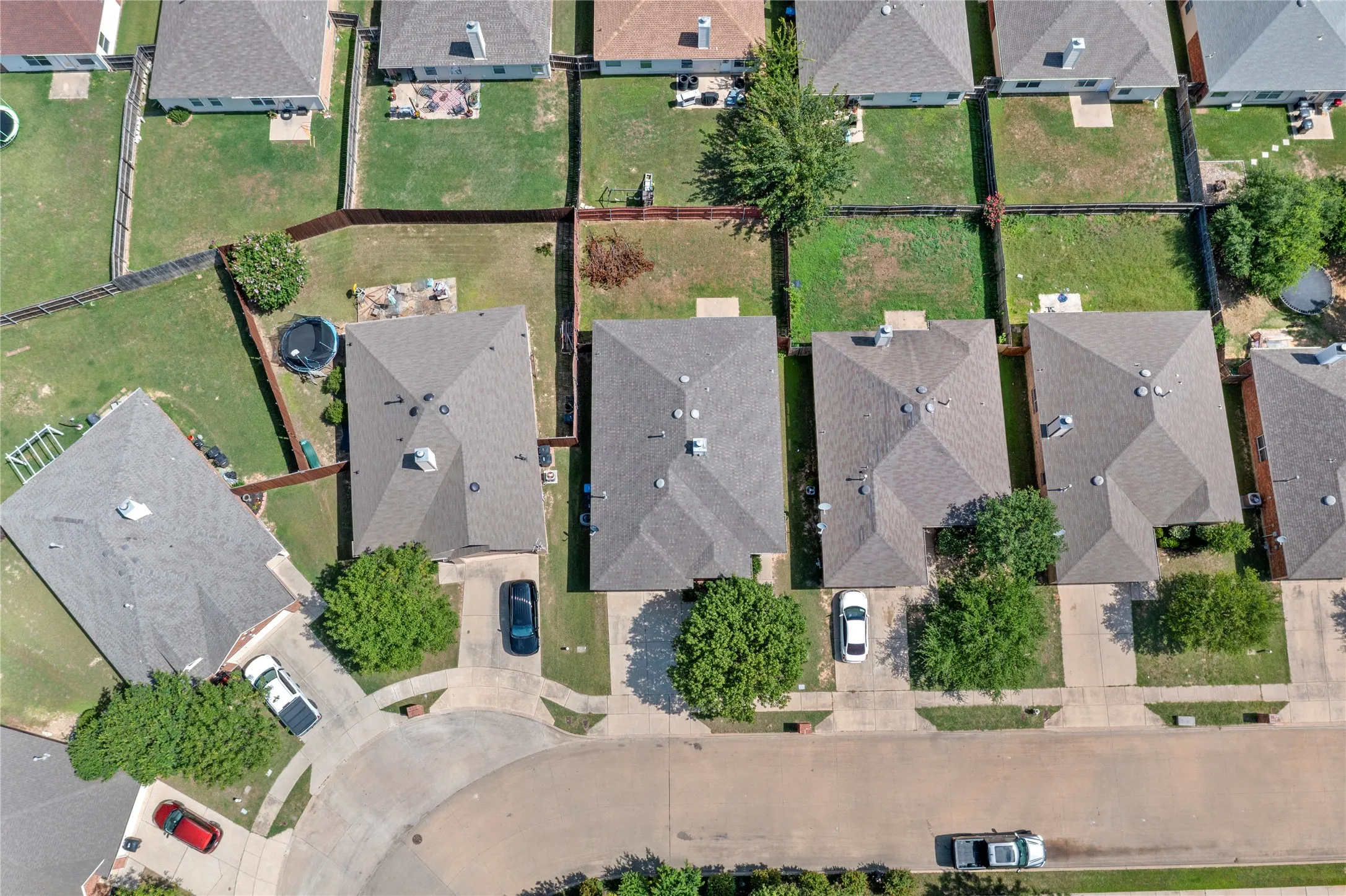 Single Family Residence For Sale in Tarrant County , 1212 Barrel Run, Fort Worth, Texas 76052, 4 Bedroom, 2 Bathroom, 2 Garage spaces, 1,816 Sqft, built in 2005, mls#21305320, Real Estate Agent in Fort Worth, Homes For Sale in Tarrant county, Homes For Sale in Fort Worth, Realtor in Fort Worth Texas, Real Estate Brokerage Independent Realty Texas, Luminita Cordes Realtor