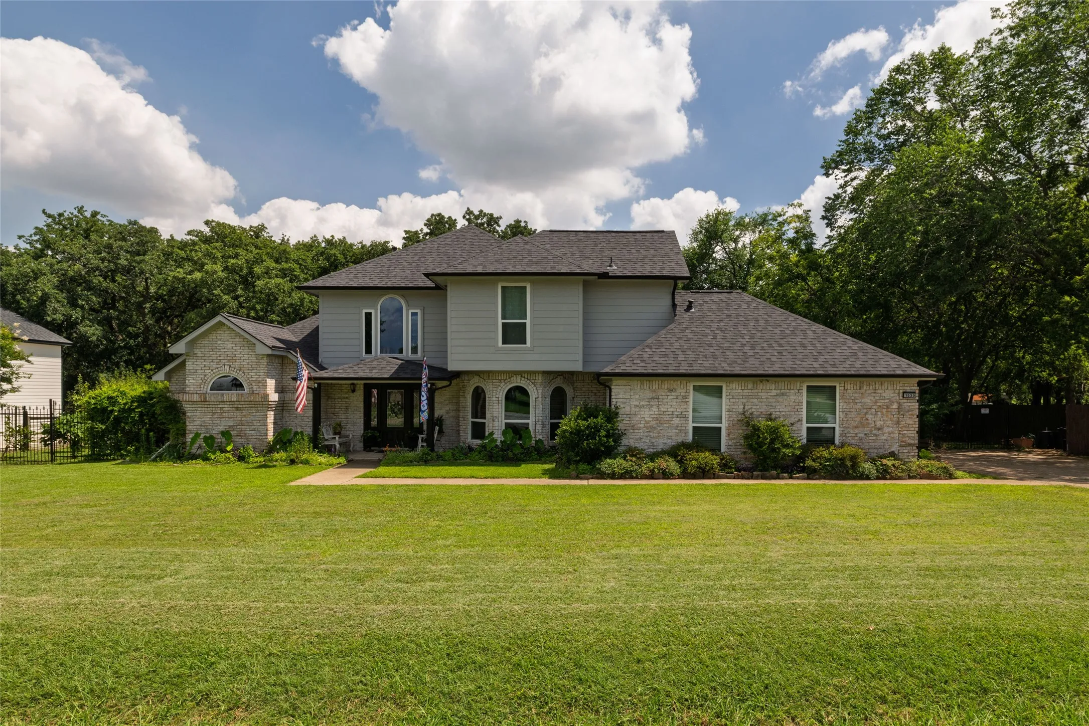 Single Family Residence For Sale in Tarrant County , 1530 Nightingale Circle, Keller, Texas 76262, 4 Bedroom, 4 Bathroom, 2 Garage spaces, 2,896 Sqft, built in 1984, mls#21304928, Real Estate Agent in Keller, Homes For Sale in Tarrant county, Homes For Sale in Keller, Realtor in Keller Texas, Real Estate Brokerage Independent Realty Texas, Luminita Cordes Realtor