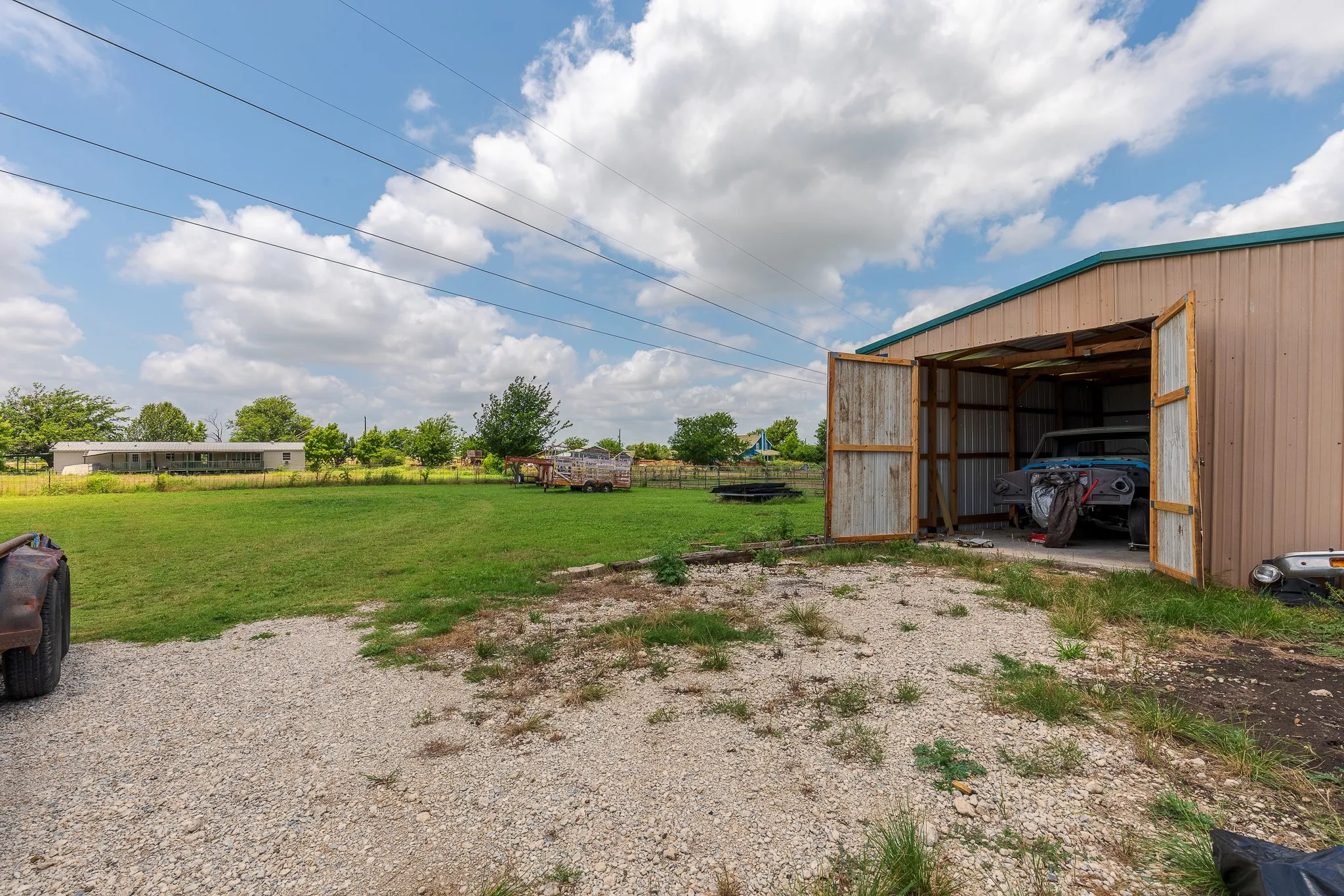 Ideal Space for Vehicles, Tools, or Projects