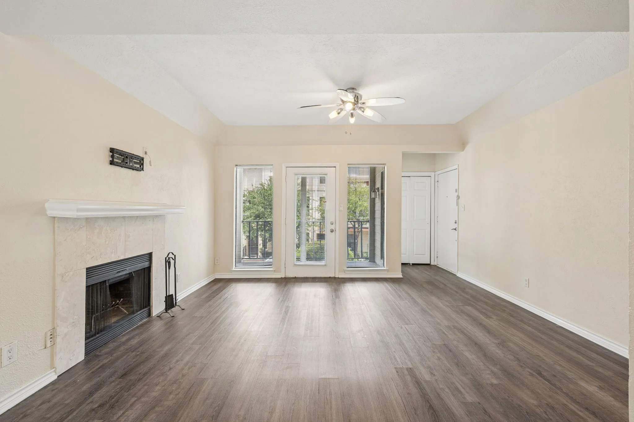 Condominium For Rent in Dallas County , 3105 San Jacinto Street 220, Dallas, Texas 75204, 2 Bedroom, 2 Bathroom, Garage spaces, 926 Sqft, built in 1981, mls#21306944, Real Estate Agent in Dallas, Homes For Rent in Dallas county, Homes For Rent in Dallas, Realtor in Dallas Texas, Real Estate Brokerage Independent Realty Texas, Luminita Cordes Realtor