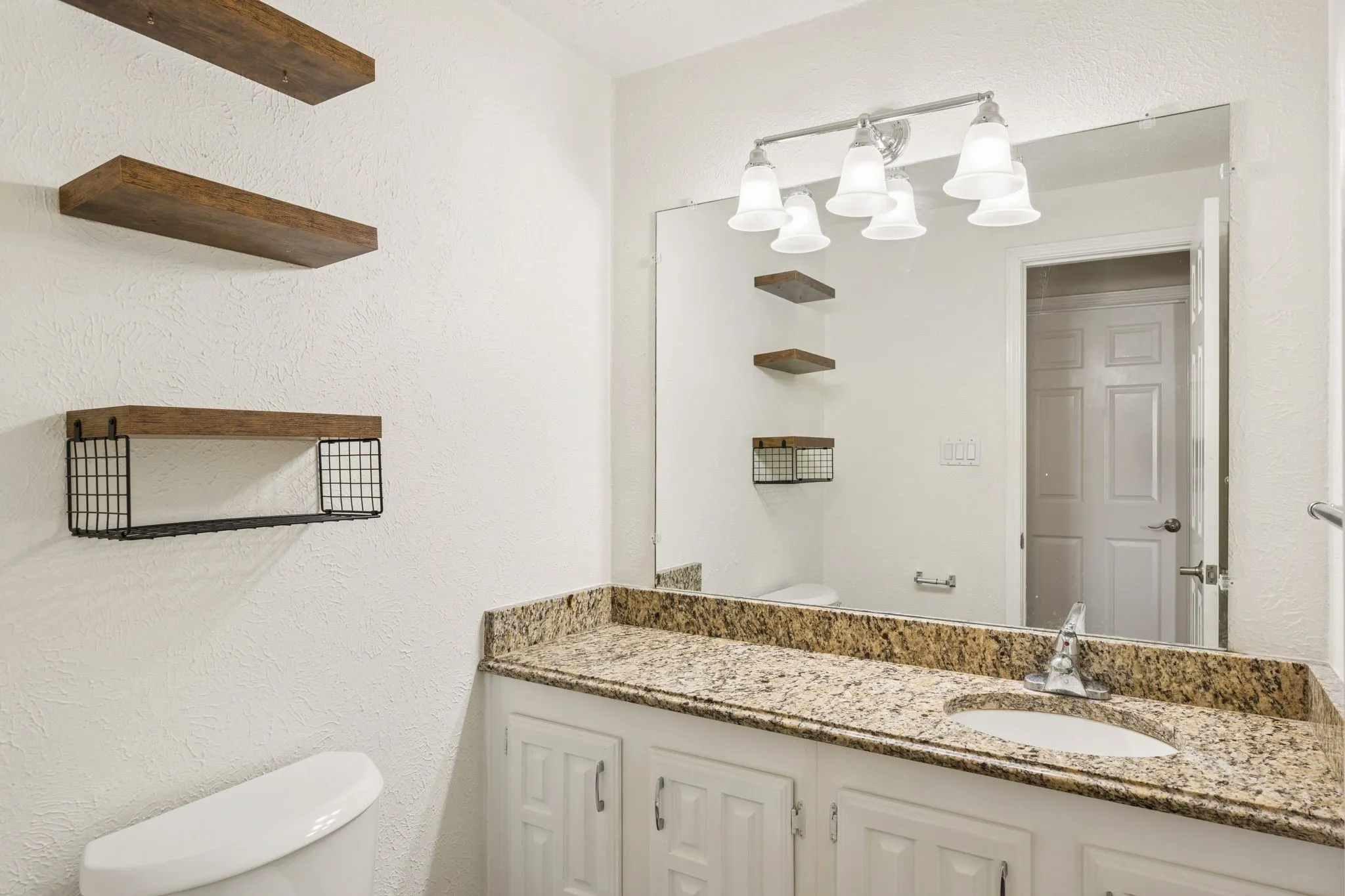 Condominium For Rent in Dallas County , 3105 San Jacinto Street 220, Dallas, Texas 75204, 2 Bedroom, 2 Bathroom, Garage spaces, 926 Sqft, built in 1981, mls#21306944, Real Estate Agent in Dallas, Homes For Rent in Dallas county, Homes For Rent in Dallas, Realtor in Dallas Texas, Real Estate Brokerage Independent Realty Texas, Luminita Cordes Realtor