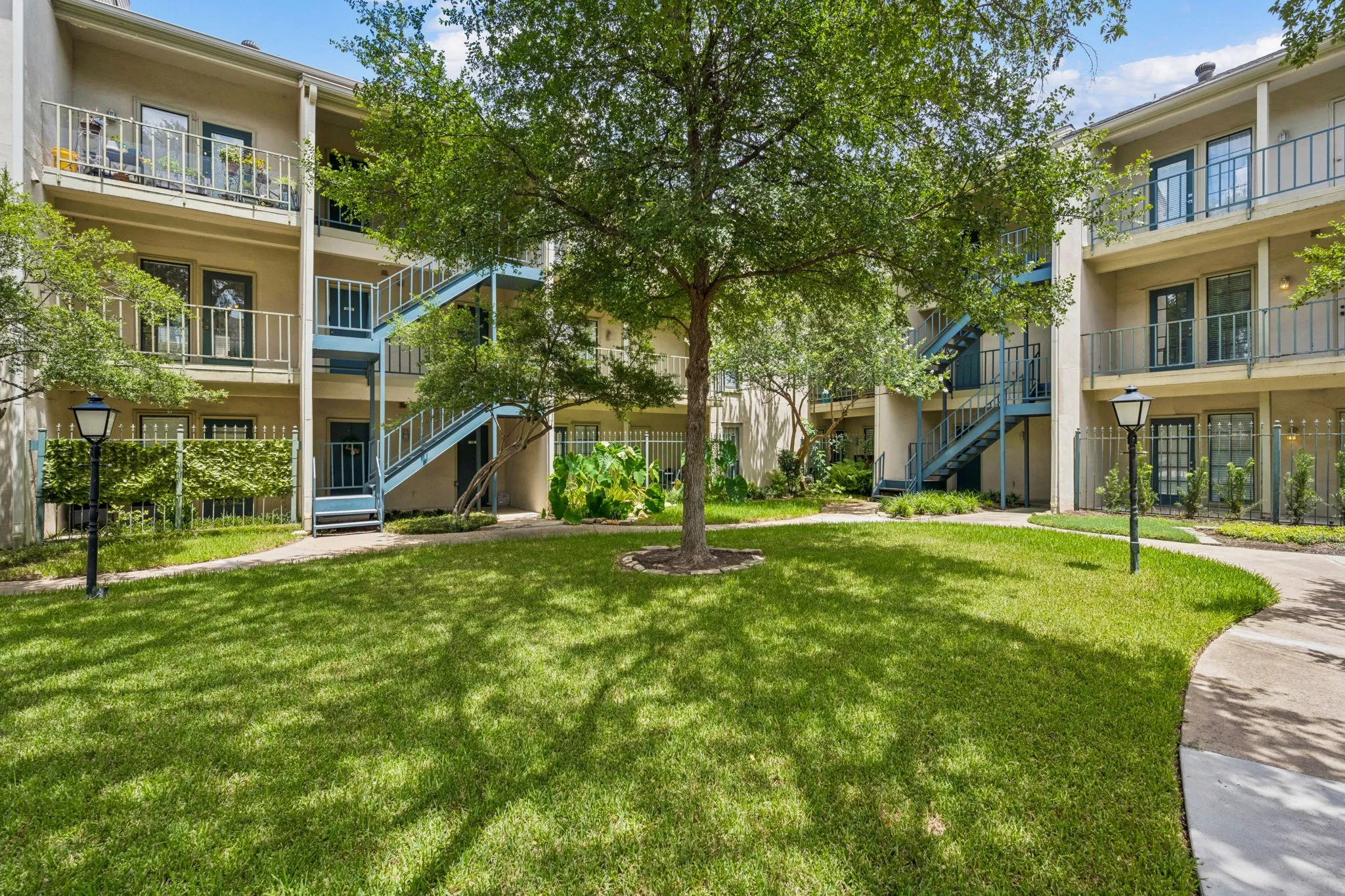 Condominium For Rent in Dallas County , 3105 San Jacinto Street 220, Dallas, Texas 75204, 2 Bedroom, 2 Bathroom, Garage spaces, 926 Sqft, built in 1981, mls#21306944, Real Estate Agent in Dallas, Homes For Rent in Dallas county, Homes For Rent in Dallas, Realtor in Dallas Texas, Real Estate Brokerage Independent Realty Texas, Luminita Cordes Realtor