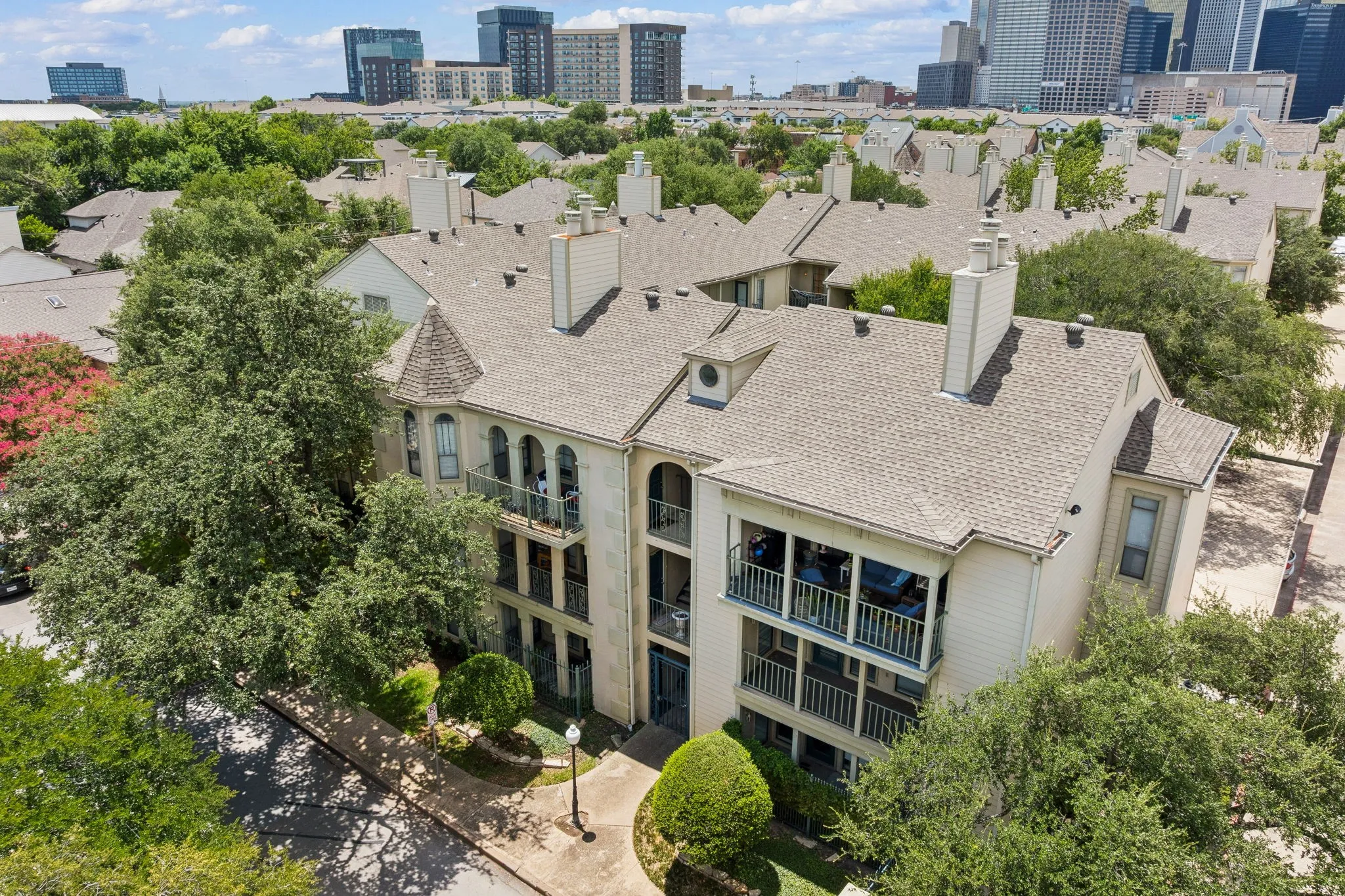 Condominium For Rent in Dallas County , 3105 San Jacinto Street 220, Dallas, Texas 75204, 2 Bedroom, 2 Bathroom, Garage spaces, 926 Sqft, built in 1981, mls#21306944, Real Estate Agent in Dallas, Homes For Rent in Dallas county, Homes For Rent in Dallas, Realtor in Dallas Texas, Real Estate Brokerage Independent Realty Texas, Luminita Cordes Realtor