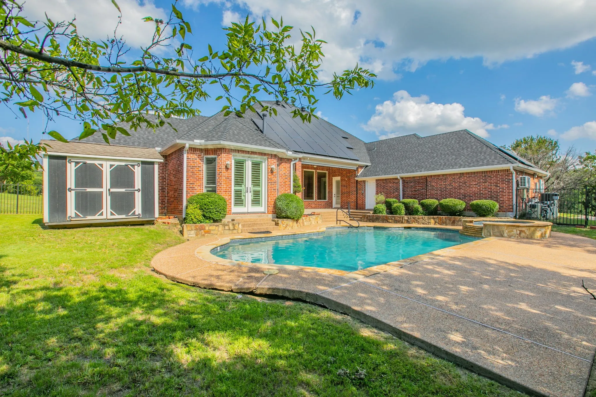 Single Family Residence For Sale in Dallas County , 309 La Reata Court, Cedar Hill, Texas 75104, 5 Bedroom, 4 Bathroom, 3 Garage spaces, 3,772 Sqft, built in 2004, mls#21307685, Real Estate Agent in Cedar Hill, Homes For Sale in Dallas county, Homes For Sale in Cedar Hill, Realtor in Cedar Hill Texas, Real Estate Brokerage Independent Realty Texas, Luminita Cordes Realtor