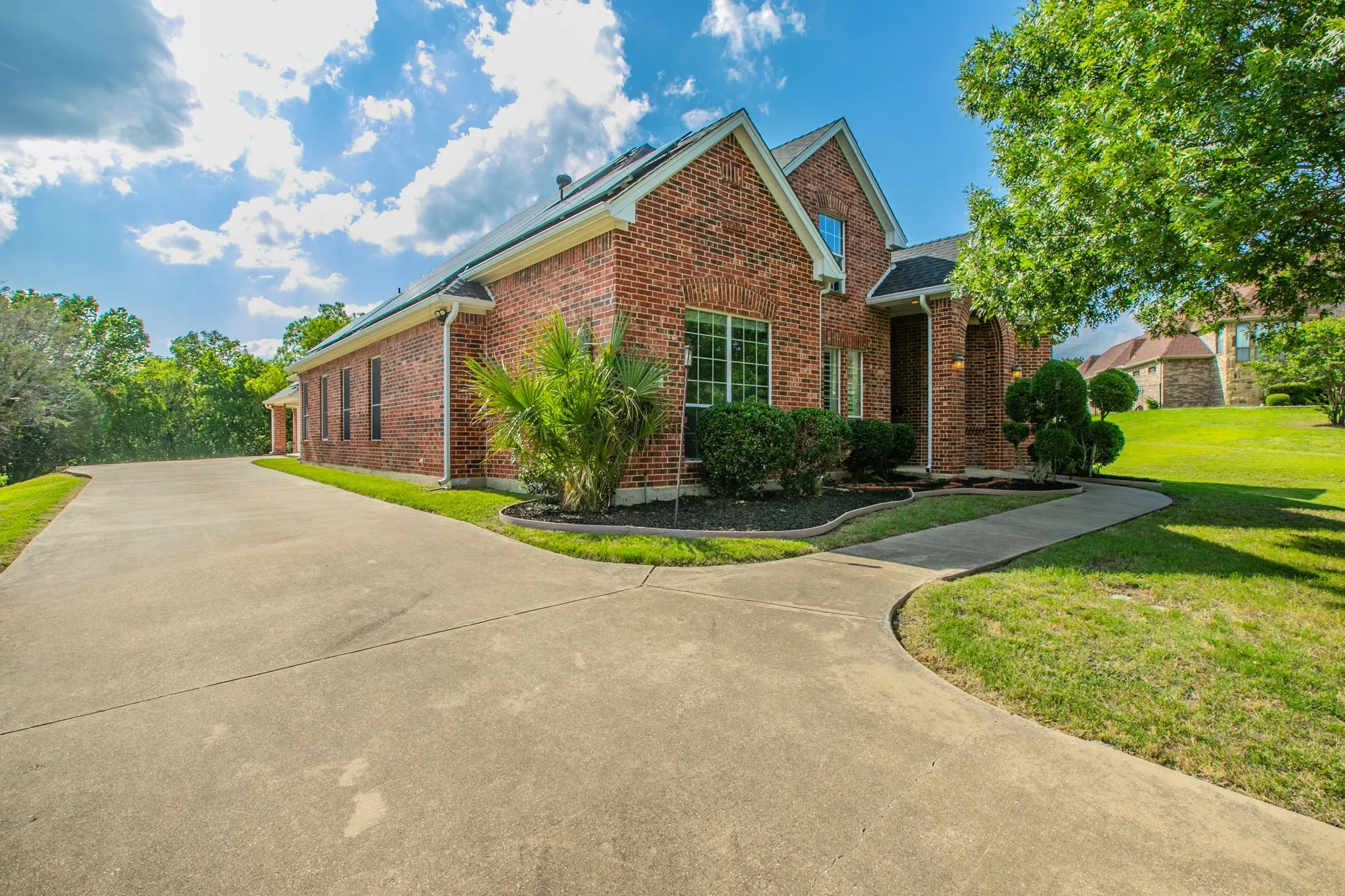 Single Family Residence For Sale in Dallas County , 309 La Reata Court, Cedar Hill, Texas 75104, 5 Bedroom, 4 Bathroom, 3 Garage spaces, 3,772 Sqft, built in 2004, mls#21307685, Real Estate Agent in Cedar Hill, Homes For Sale in Dallas county, Homes For Sale in Cedar Hill, Realtor in Cedar Hill Texas, Real Estate Brokerage Independent Realty Texas, Luminita Cordes Realtor