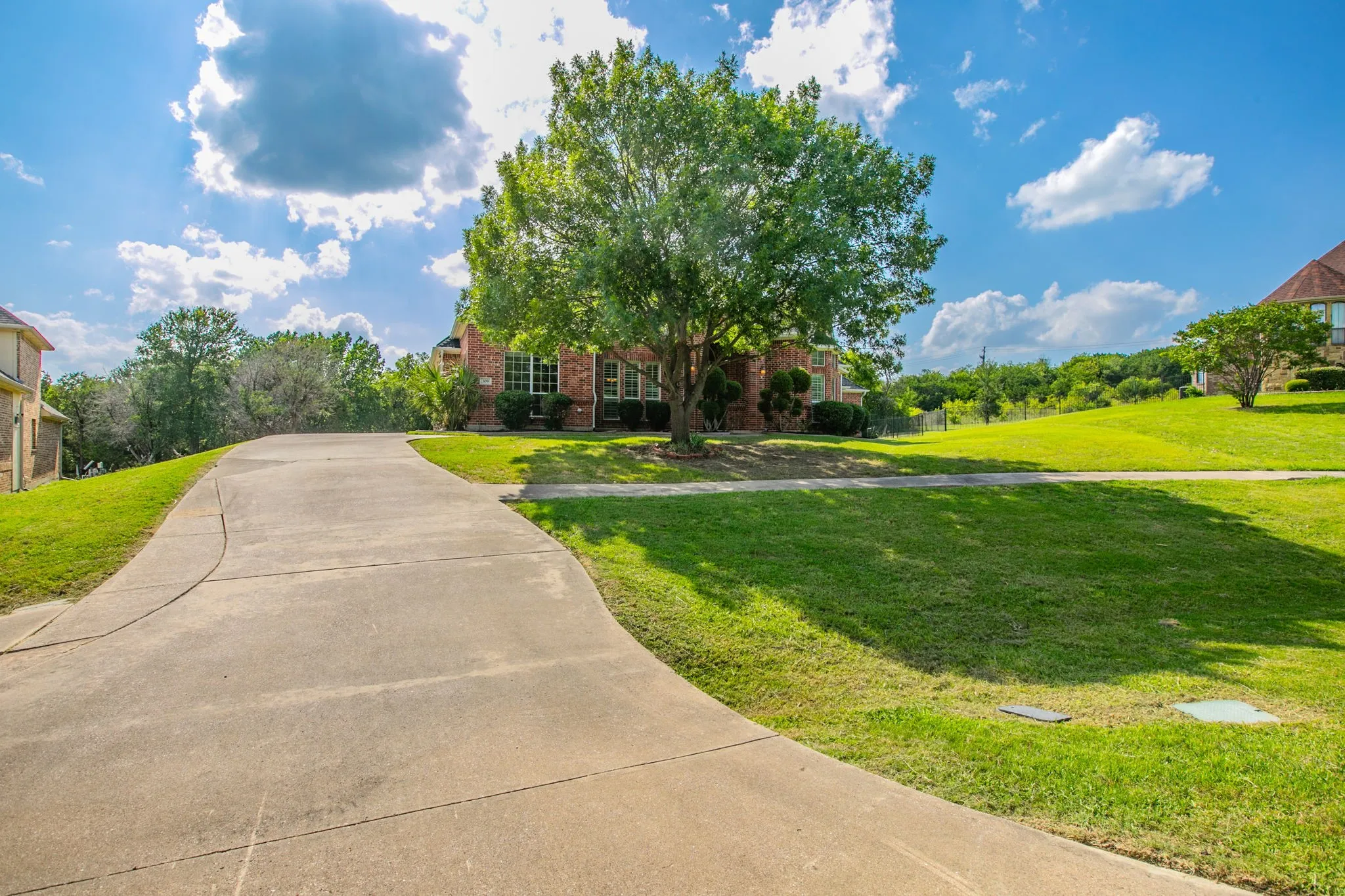 Single Family Residence For Sale in Dallas County , 309 La Reata Court, Cedar Hill, Texas 75104, 5 Bedroom, 4 Bathroom, 3 Garage spaces, 3,772 Sqft, built in 2004, mls#21307685, Real Estate Agent in Cedar Hill, Homes For Sale in Dallas county, Homes For Sale in Cedar Hill, Realtor in Cedar Hill Texas, Real Estate Brokerage Independent Realty Texas, Luminita Cordes Realtor
