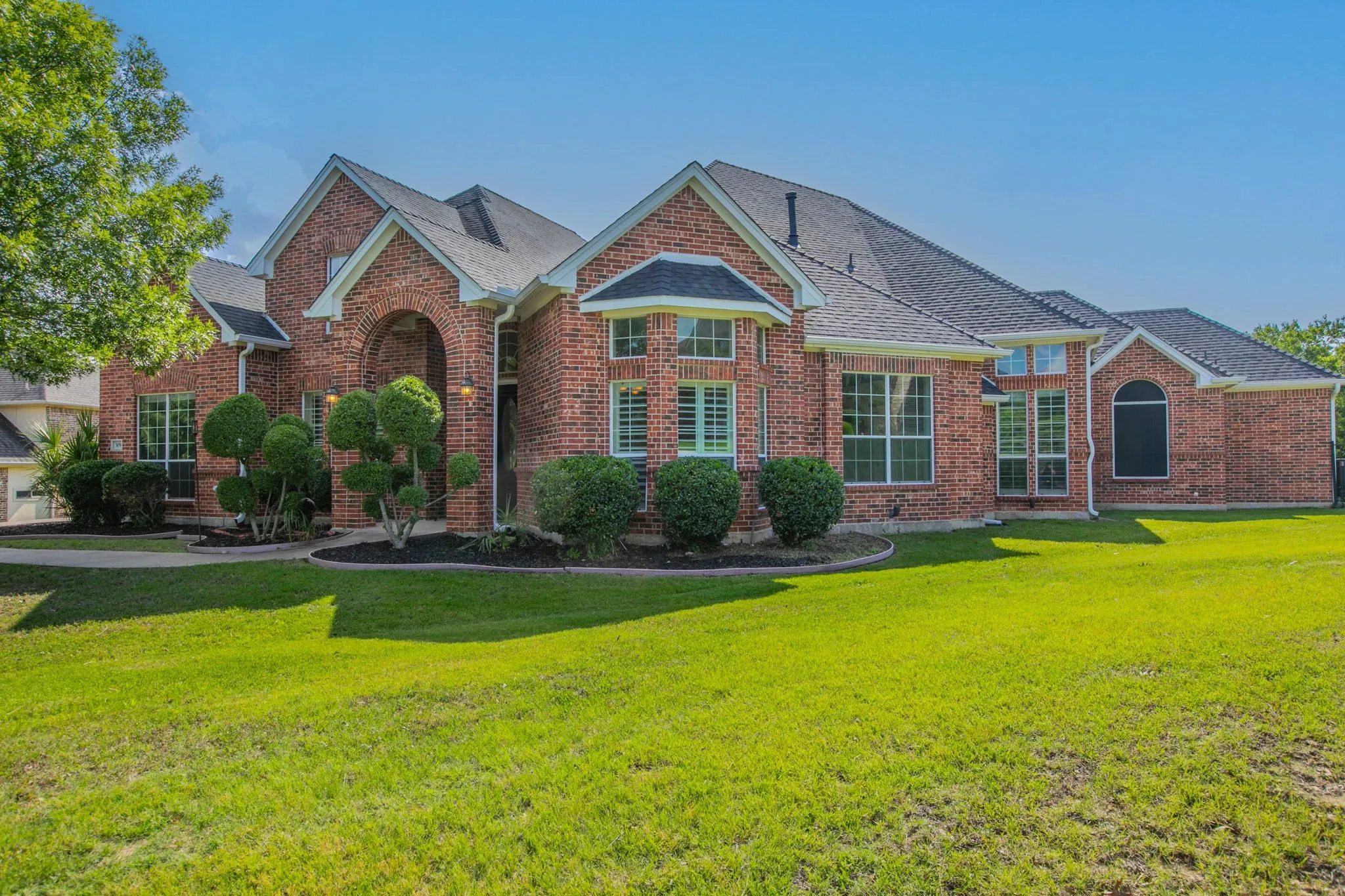 Single Family Residence For Sale in Dallas County , 309 La Reata Court, Cedar Hill, Texas 75104, 5 Bedroom, 4 Bathroom, 3 Garage spaces, 3,772 Sqft, built in 2004, mls#21307685, Real Estate Agent in Cedar Hill, Homes For Sale in Dallas county, Homes For Sale in Cedar Hill, Realtor in Cedar Hill Texas, Real Estate Brokerage Independent Realty Texas, Luminita Cordes Realtor