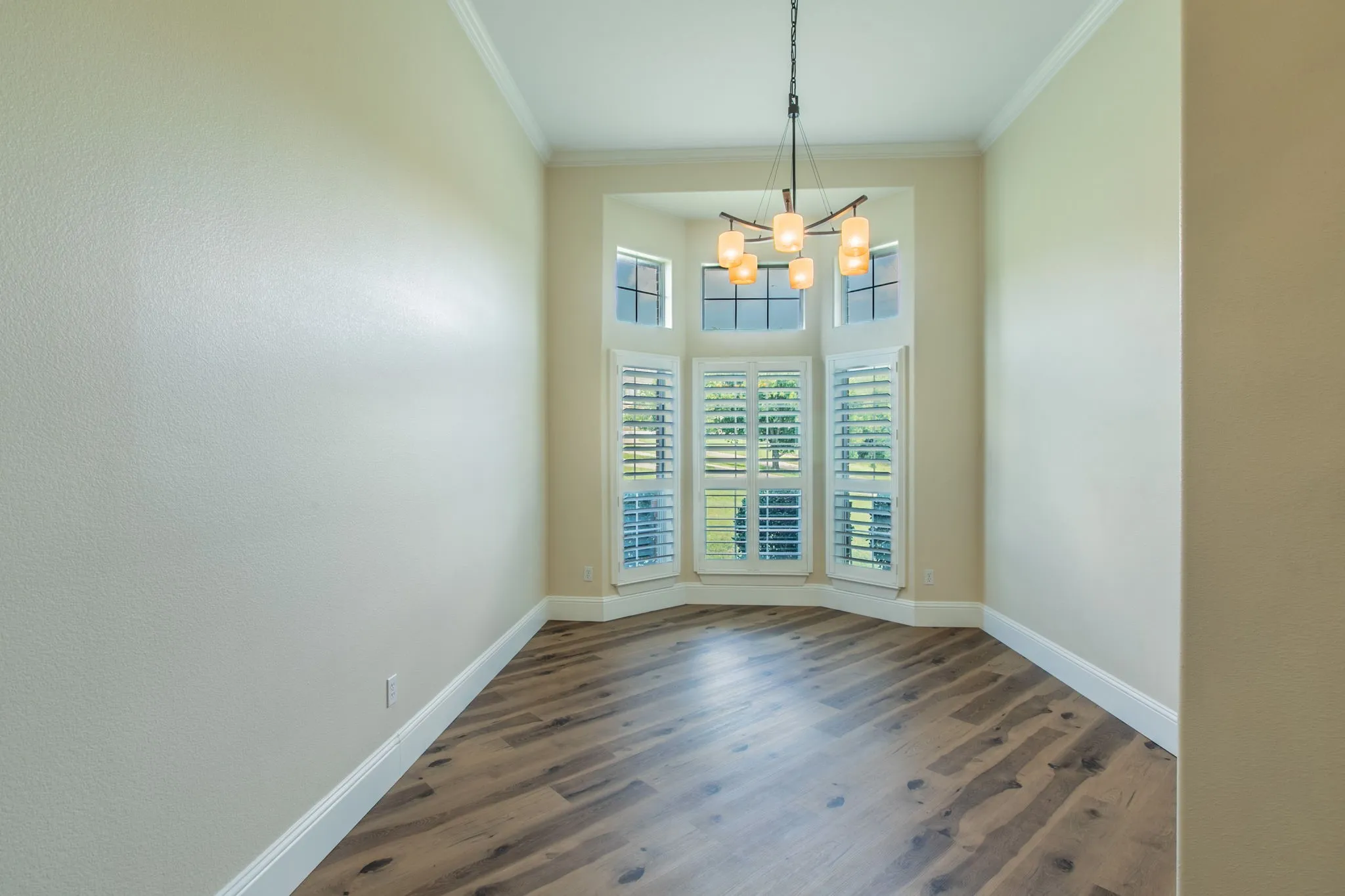 Single Family Residence For Sale in Dallas County , 309 La Reata Court, Cedar Hill, Texas 75104, 5 Bedroom, 4 Bathroom, 3 Garage spaces, 3,772 Sqft, built in 2004, mls#21307685, Real Estate Agent in Cedar Hill, Homes For Sale in Dallas county, Homes For Sale in Cedar Hill, Realtor in Cedar Hill Texas, Real Estate Brokerage Independent Realty Texas, Luminita Cordes Realtor
