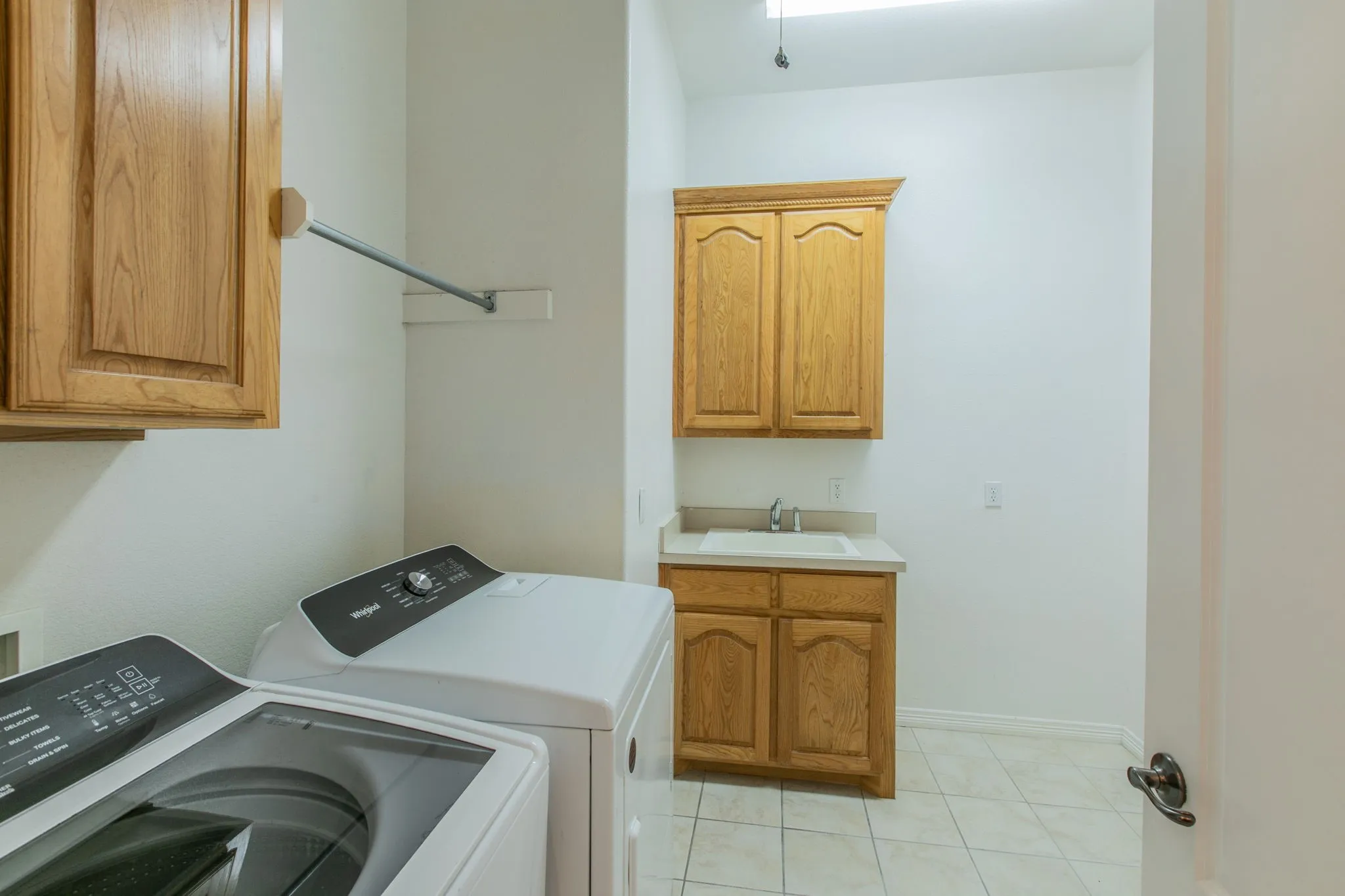 Single Family Residence For Sale in Dallas County , 309 La Reata Court, Cedar Hill, Texas 75104, 5 Bedroom, 4 Bathroom, 3 Garage spaces, 3,772 Sqft, built in 2004, mls#21307685, Real Estate Agent in Cedar Hill, Homes For Sale in Dallas county, Homes For Sale in Cedar Hill, Realtor in Cedar Hill Texas, Real Estate Brokerage Independent Realty Texas, Luminita Cordes Realtor