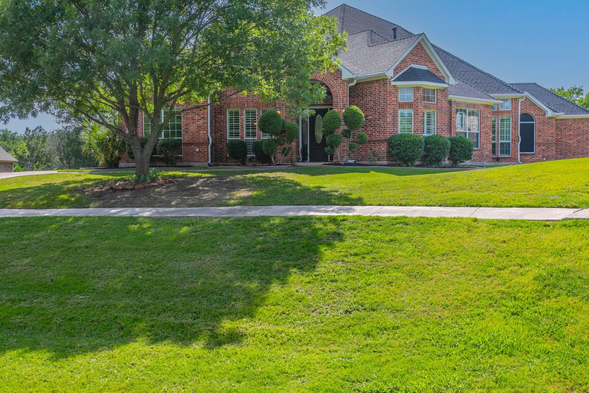 Single Family Residence For Sale in Dallas County , 309 La Reata Court, Cedar Hill, Texas 75104, 5 Bedroom, 4 Bathroom, 3 Garage spaces, 3,772 Sqft, built in 2004, mls#21307685, Real Estate Agent in Cedar Hill, Homes For Sale in Dallas county, Homes For Sale in Cedar Hill, Realtor in Cedar Hill Texas, Real Estate Brokerage Independent Realty Texas, Luminita Cordes Realtor